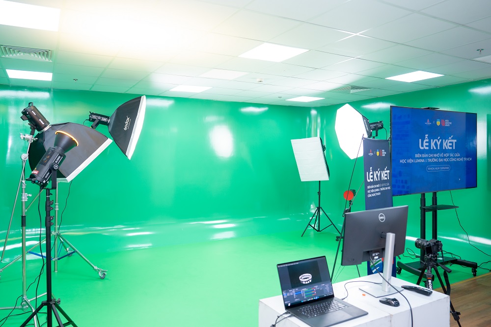 Studio phông xanh chuyên nghiệp