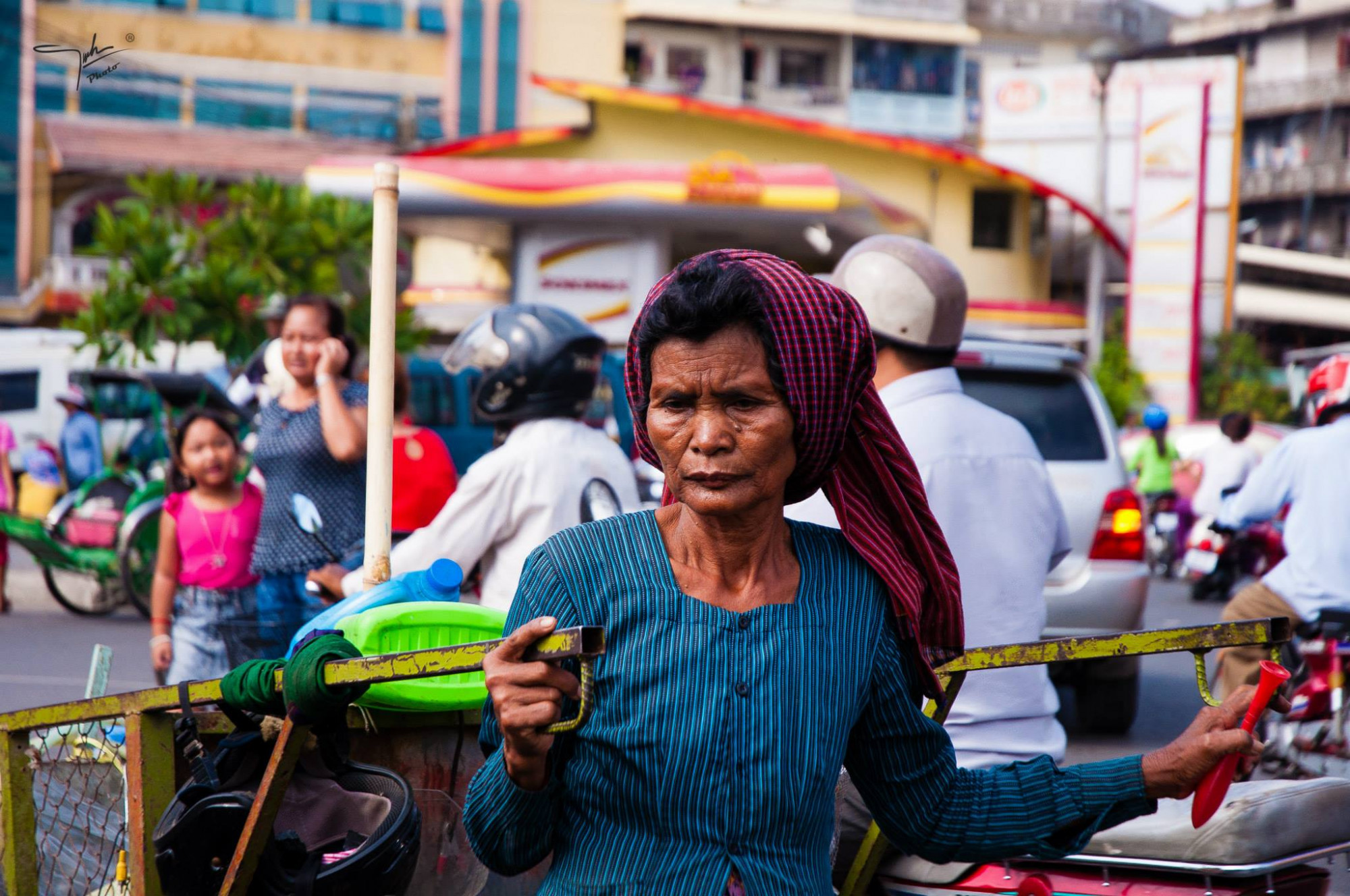 Đường phố Phnom Penh nhộn nhịp - Ảnh: Tinh Huynh