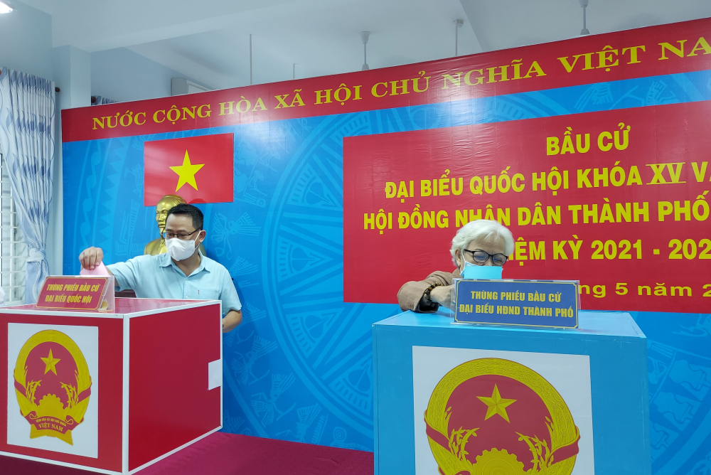Cử tri TPHCM tham gia bầu cử đại biểu Quốc hội khóa XV và HĐND TPHCM nhiệm kỳ 2021-2026