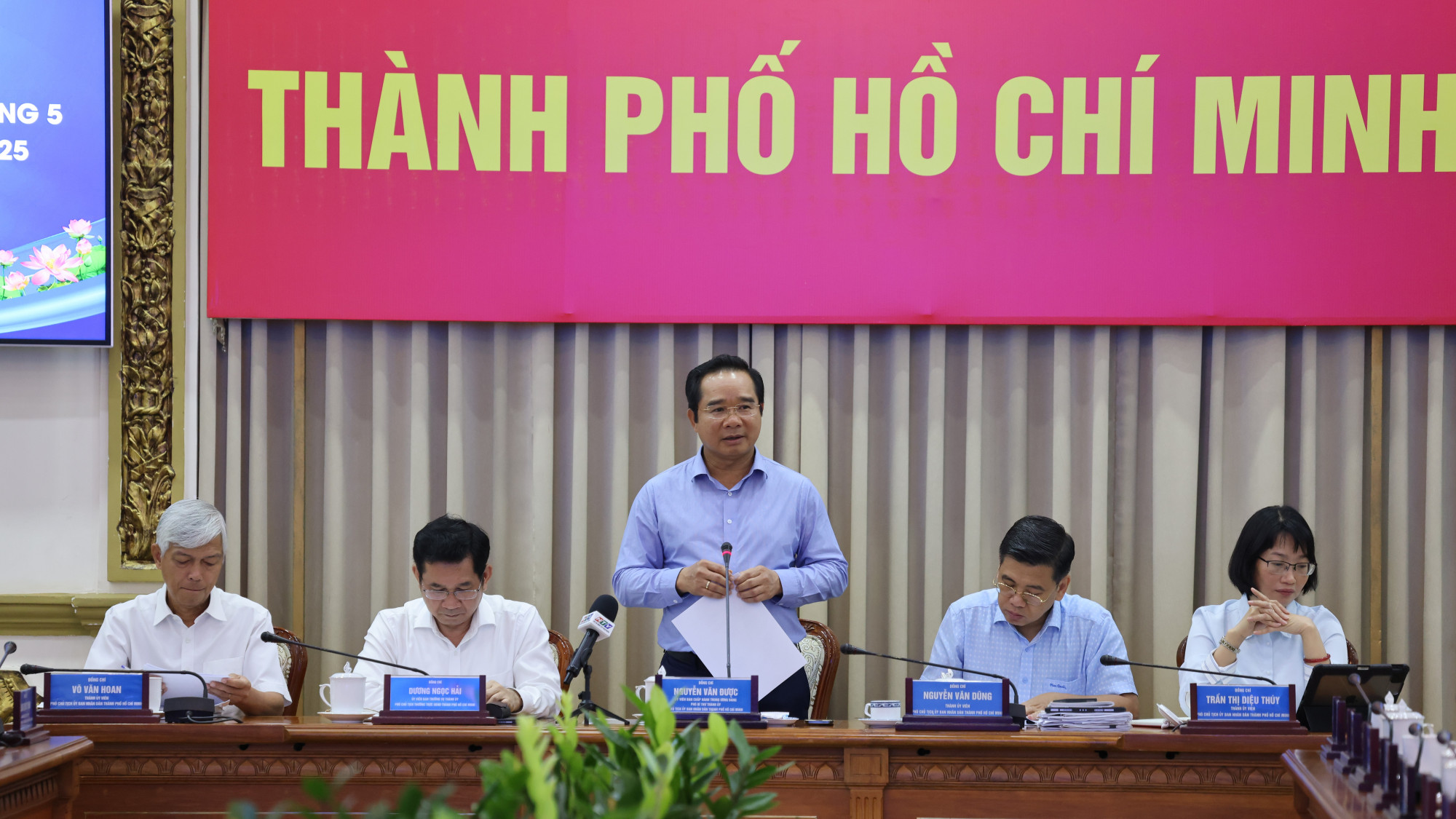 Ông Nguyễn Văn Được - Chủ tịch UBND TPHCM phát biểu tại phiên họp tình hình kinh tế - xã hội TPHCM tháng 5 - Ảnh: TTBC