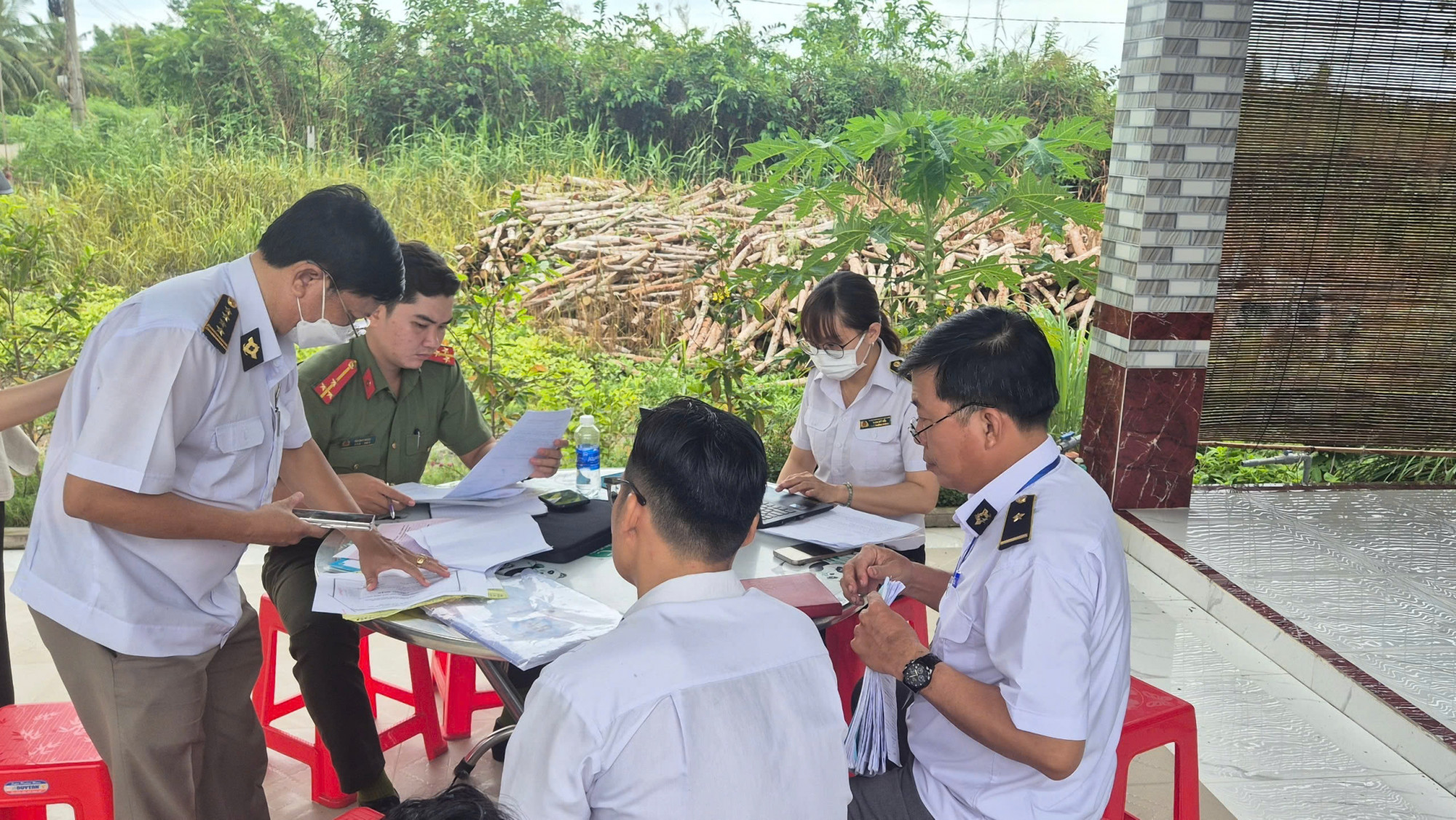 Đoàn kiểm tra liên ngành tỉnh Sóc Trăng kiểm tra cơ sở giết mổ của Công ty C.P - Ảnh CTV