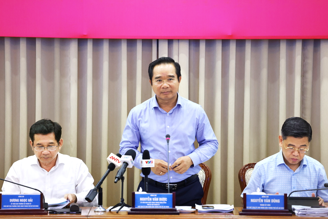 Kinh tế xã hội TPHCM khởi sắc, nhưng vẫn cần tăng tốc cho nửa cuối năm Chủ tịch UBND TPHCM Nguyễn Văn Được chủ trì phiên họp về tình hình kinh tế xã hội TPHCM tháng 5/2025 - ẢNH: TTBC