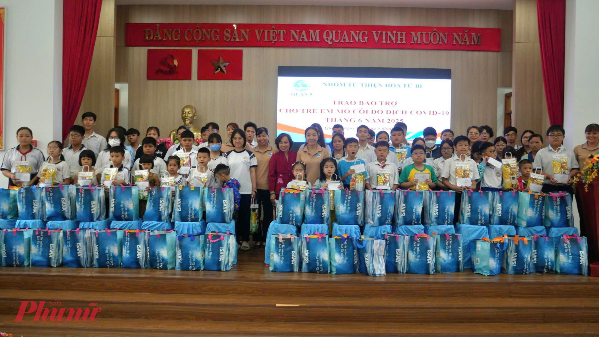 Ngoài 1 triệu đồng hỗ trợ hàng tháng, các trẻ mồ côi vì Covid-19 do bà Nguyễn Vũ Song Hòa và nhóm Hoa Từ Bi nhận đỡ đầu còn thường xuyên 