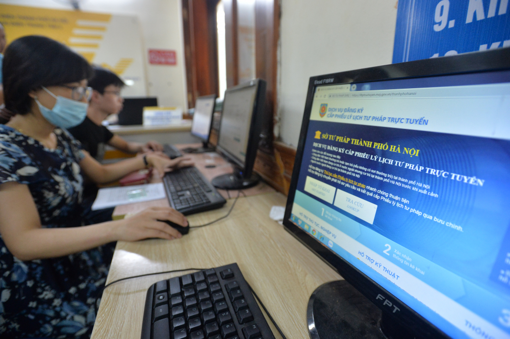 Nhiều cải cách hành chính đã được thực hiện giúp đơn giản hoá thủ tục hành chính, tạo điều kiện thuận lợi cho người dân (Ảnh: Bảo Khang)