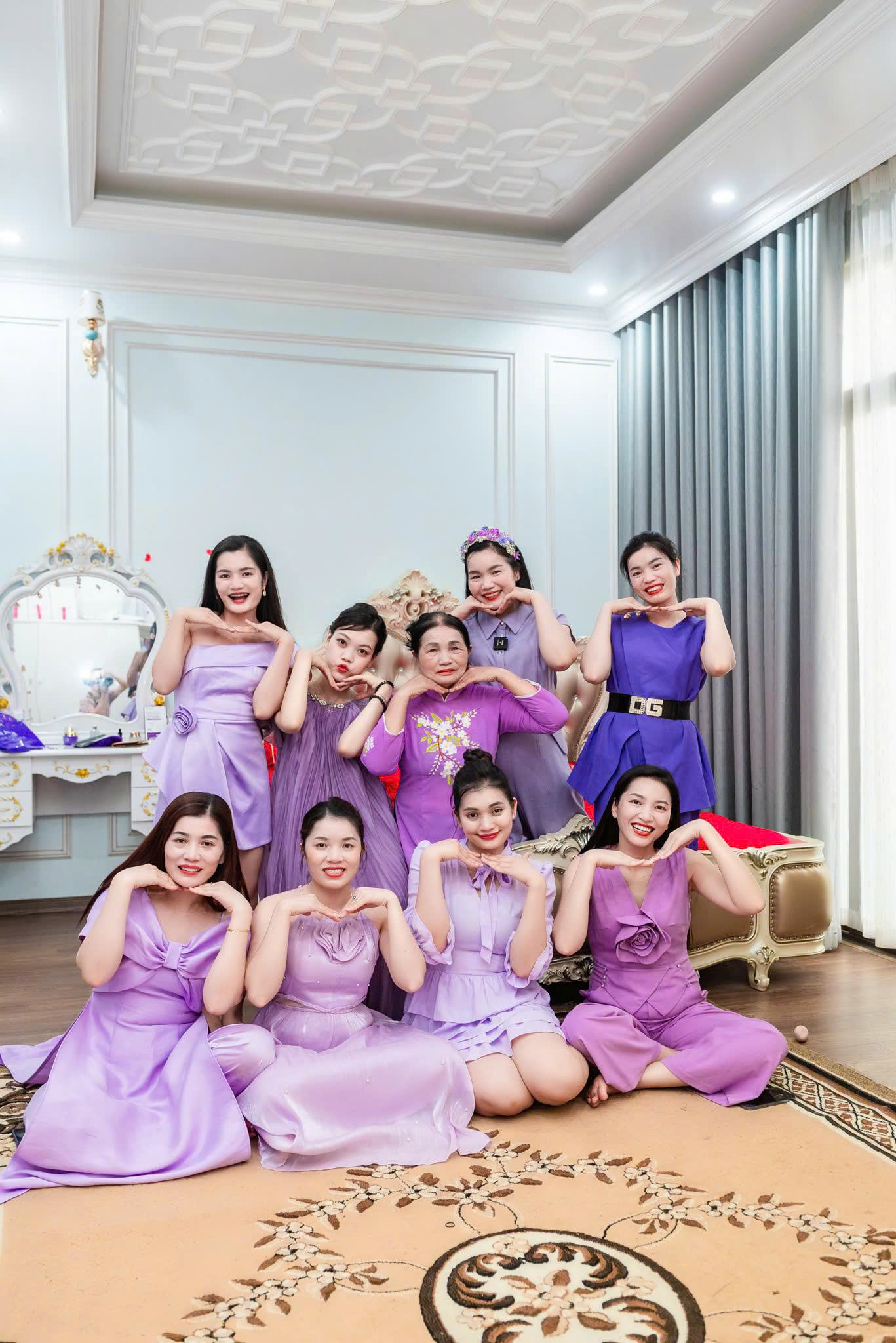 Nàng dâu có 7 bà chị chồng Các chị chồng luôn giàu năng lượng, thường xuyên lên kế hoạch cho những hoạt động vui trong gia đình