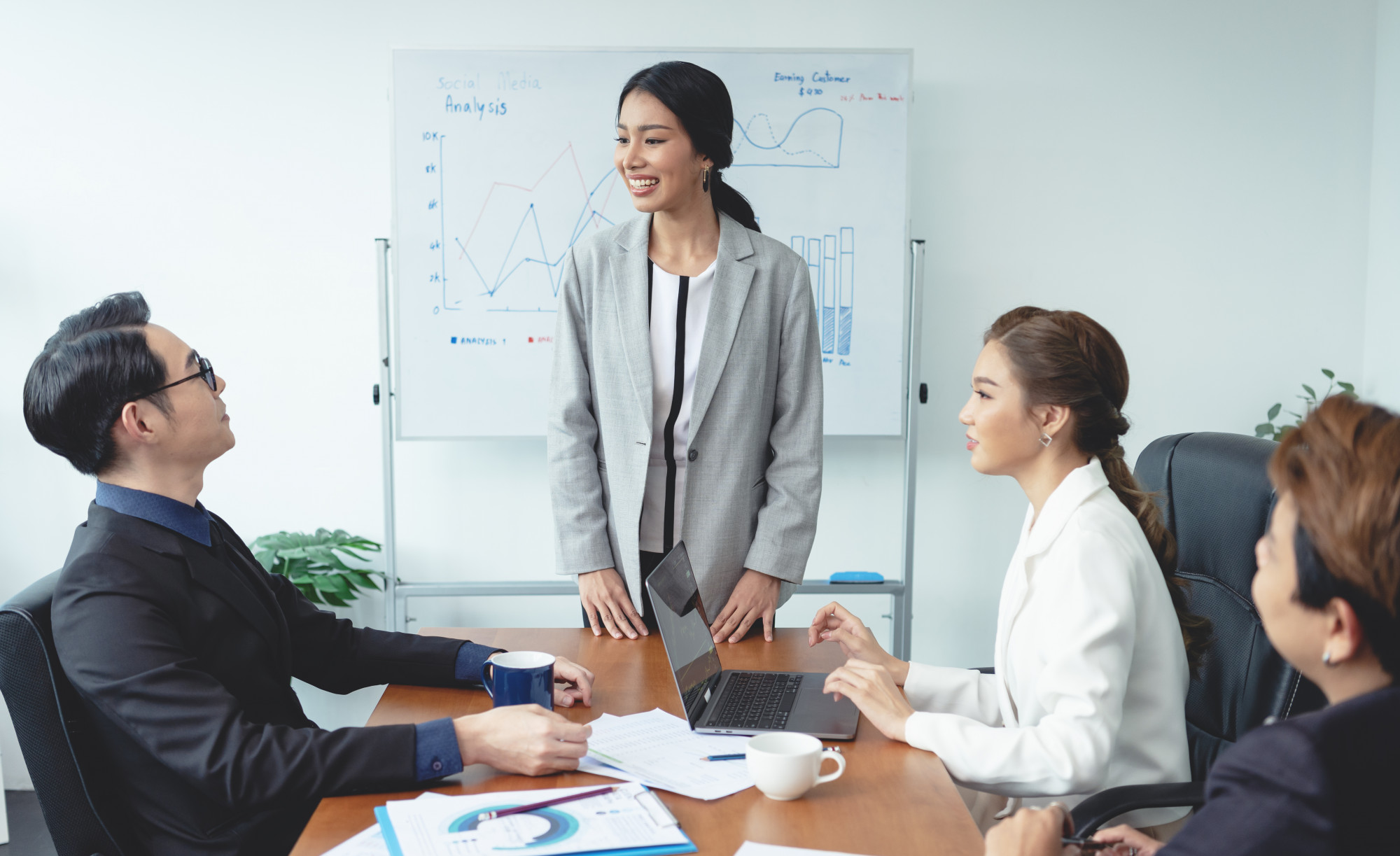 Mọi người đều ngưỡng mộ sếp - Ảnh minh họa: Freepik