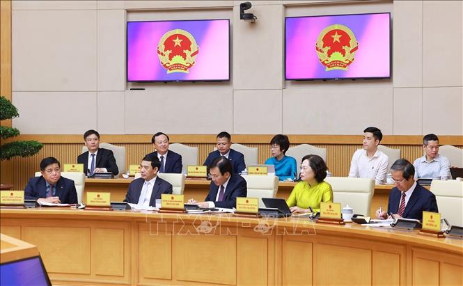 Thủ tướng Phạm Minh Chính: Biểu dương tinh thần 'làm ngày, làm đêm, làm thêm ngày nghỉ' Các thành viên Chính phủ và đại biểu tham dự phiên họp. Ảnh: Dương Giang/TTXVN