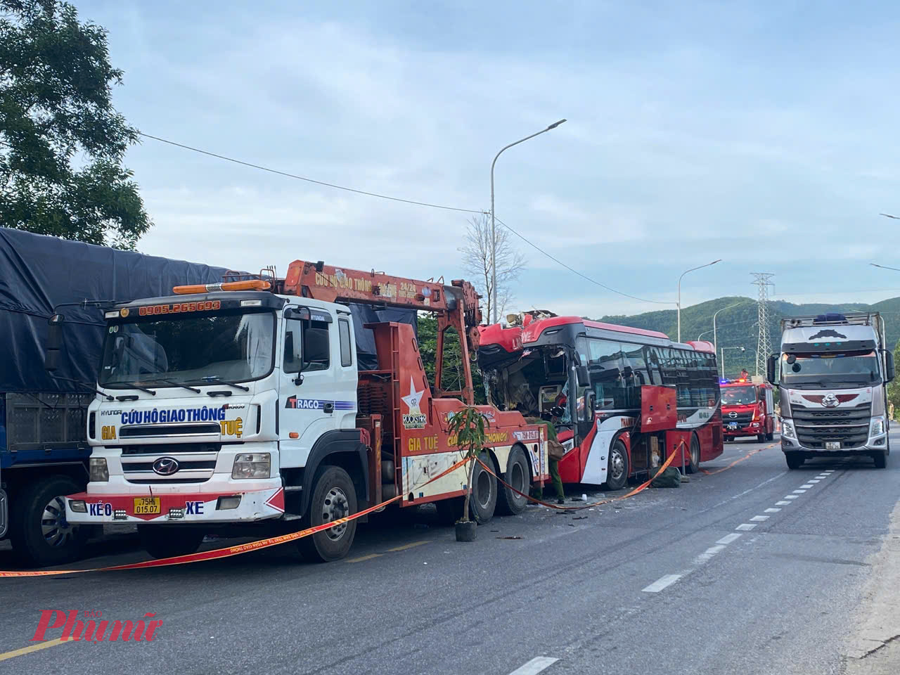 Hiện trường vụ tai nạn giao thông nghiêm trọng trên đường tránh TP Huế
