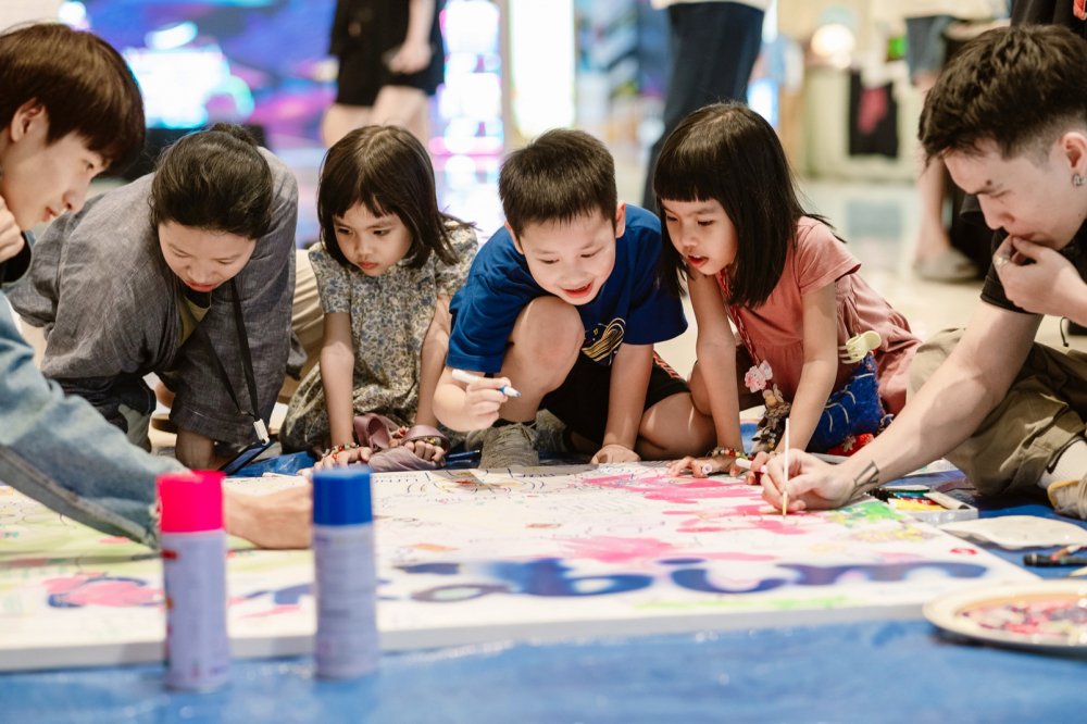 Những workshop là sân chơi bổ ích giúp các con  có thêm nhiều bạn mới - Nguồn ảnh: Sống Center Huế