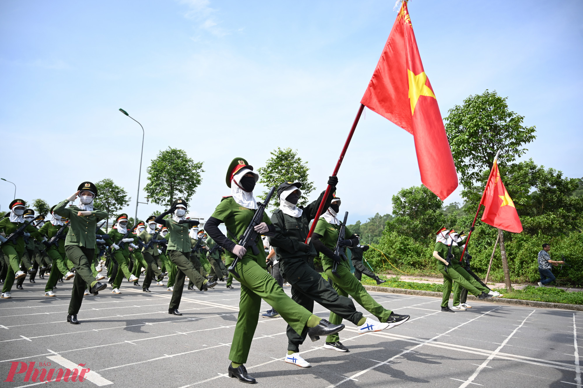 Hiện nay, các chiến sĩ đang bước vào giai đoạn cuối của khóa huấn luyện cơ bản - nền tảng mang tính quyết định để chuẩn bị chuyển sang giai đoạn huấn luyện nâng cao, hợp luyện theo cụm, sơ duyệt và tiến tới tổng duyệt cấp nhà nước.