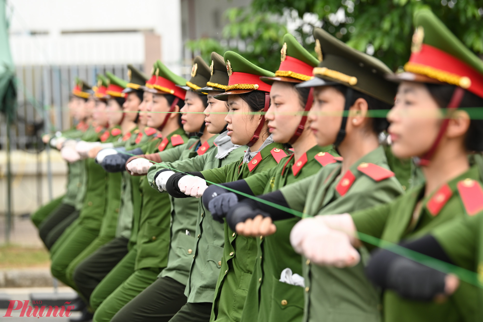Mỗi ngày các cán bộ, chiến sĩ bắt đầu luyện tập từ 7h sáng và kết thúc vào lúc 17h30
