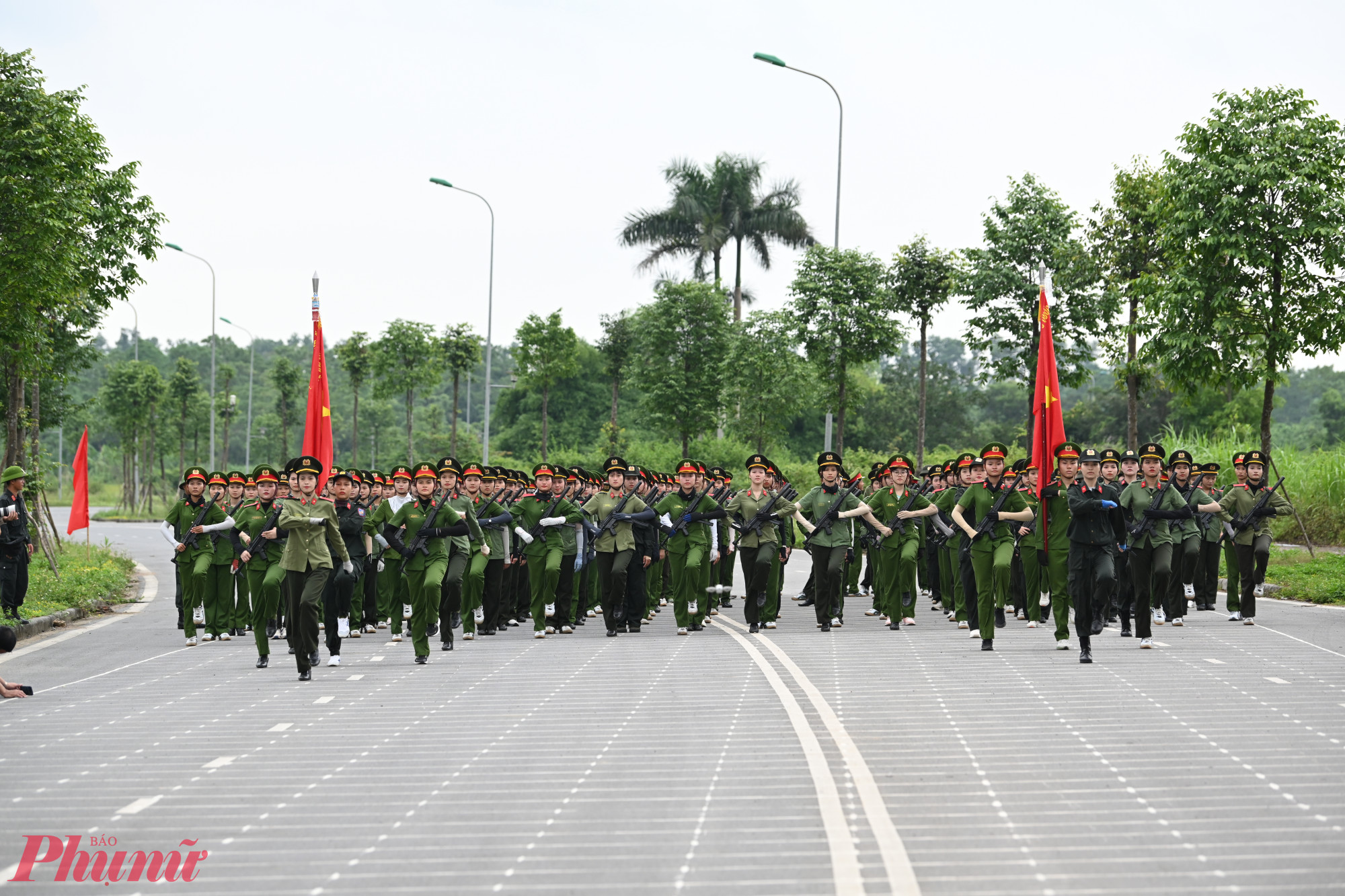 Những ngày đầu tháng 6 nắng rát, tại khuôn viên Đại học Quốc gia Hà Nội (xã Hòa Lạc, huyện Thạch Thất), bất chấp thời tiết khắc nghiệt, những hàng quân ngay ngắn, đều tăm tắp của lực lượng Công an nhân dân vẫn hăng say luyện tập, chuẩn bị cho lễ diễu binh, diễu hành kỷ niệm 80 năm Cách mạng Tháng Tám và Quốc khánh 2-9.
