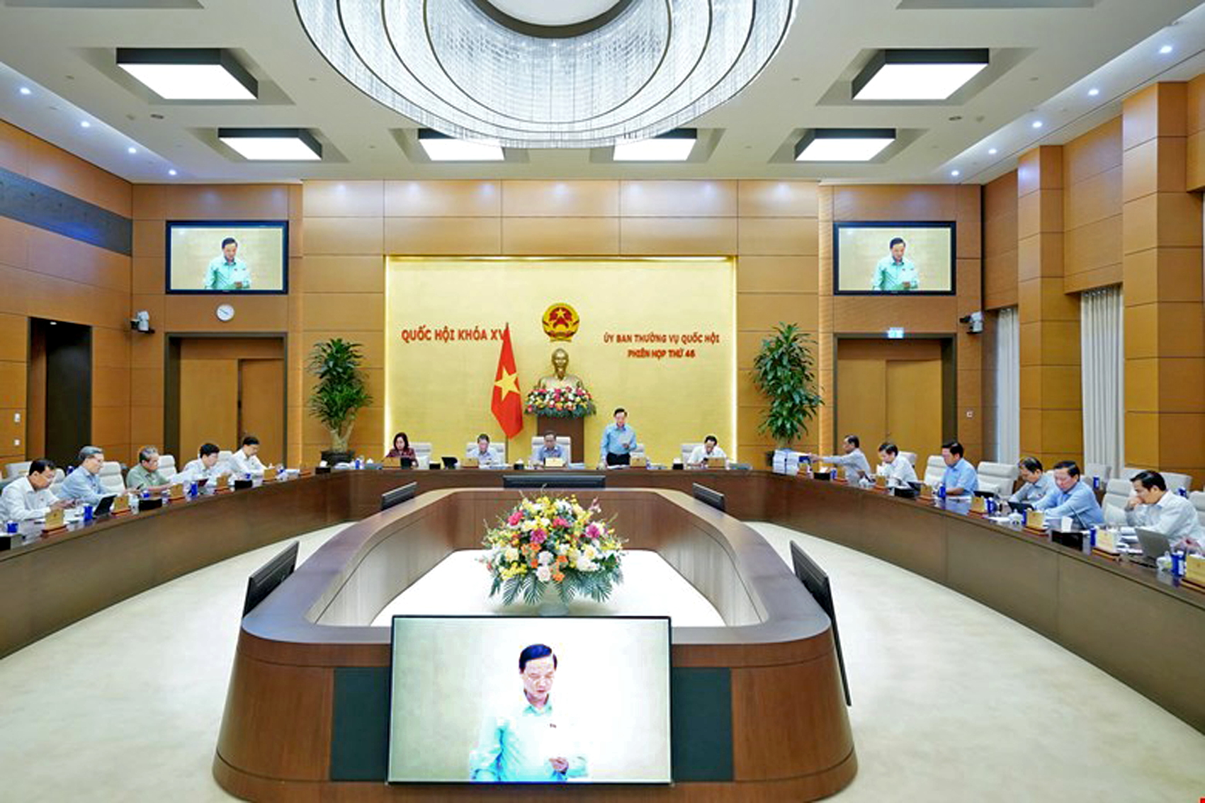 Không để lãng phí trụ sở dôi dư, hỗ trợ cán bộ sau sắp xếp Toàn cảnh phiên họp thứ 46 của Ủy ban Thường vụ Quốc hội chiều 5/6 - Nguồn ảnh: Media Quốc hội