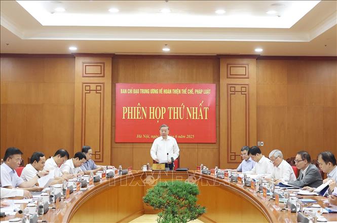 Tổng bí thư Tô Lâm: Tuyệt đối tránh "quyền anh - quyền tôi" trong hoàn thiện thể chế pháp luật Tổng Bí thư Tô Lâm chủ trì phiên họp. Ảnh: Thống Nhất/TTXVN