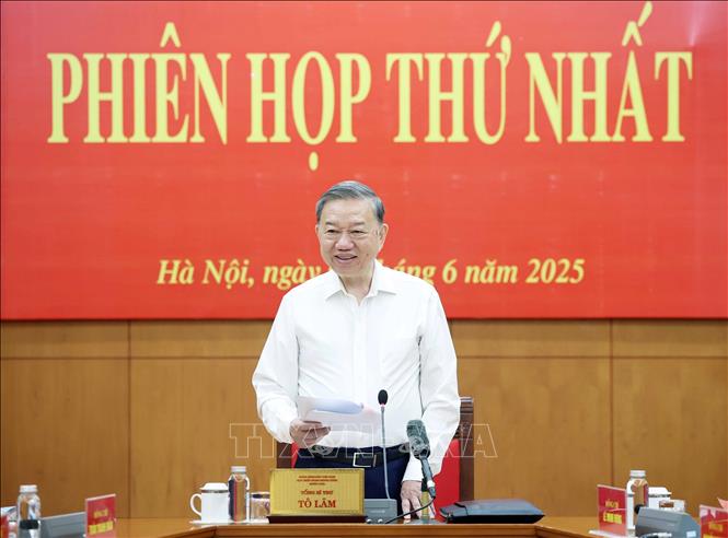 Tổng bí thư Tô Lâm: Tuyệt đối tránh "quyền anh - quyền tôi" trong hoàn thiện thể chế pháp luật Tổng Bí thư Tô Lâm chủ trì phiên họp. Ảnh: Thống Nhất/TTXVN