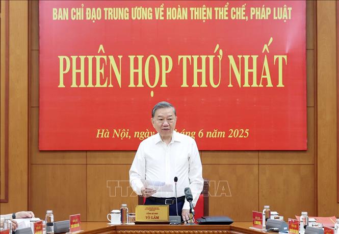 Tổng bí thư Tô Lâm: Tuyệt đối tránh "quyền anh - quyền tôi" trong hoàn thiện thể chế pháp luật Tổng Bí thư Tô Lâm chủ trì phiên họp. Ảnh: Thống Nhất/TTXVN