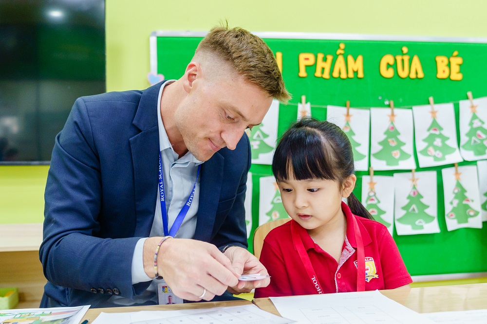 Các hoạt động kiểm tra dành cho học sinh mầm non sắp vào lớp 1 giúp nhà trường nắm rõ năng lực học sinh - Ảnh: Royal School