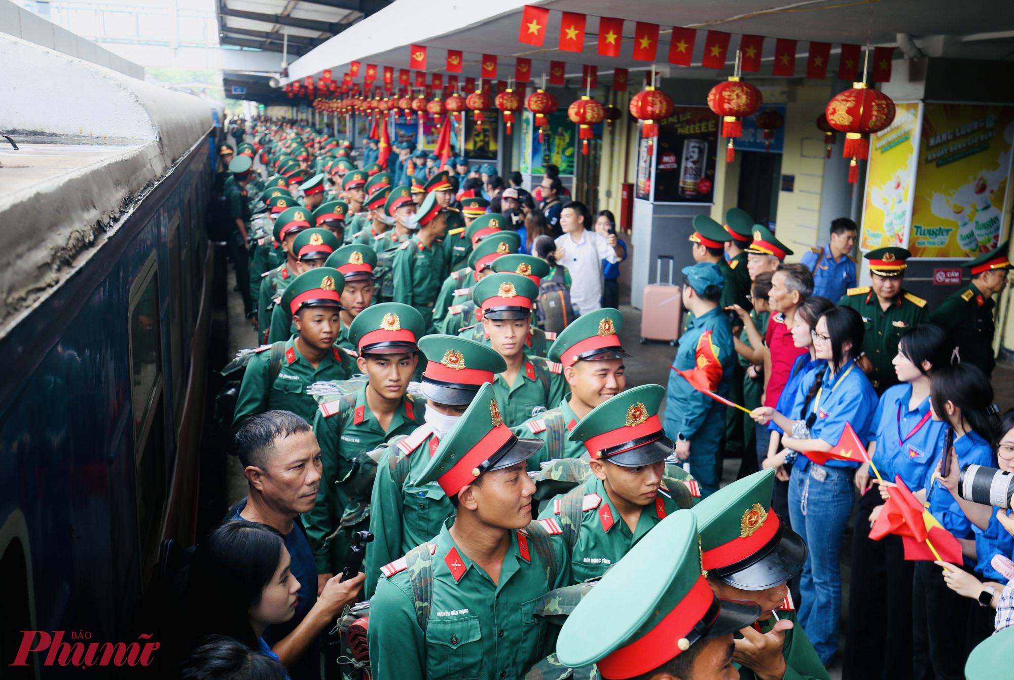Các chiến sĩ tham dự A80 của Quân Khu 5 đã có mặt tại Ga Hà Nội sẵn sàng làm nhiệm vụ.