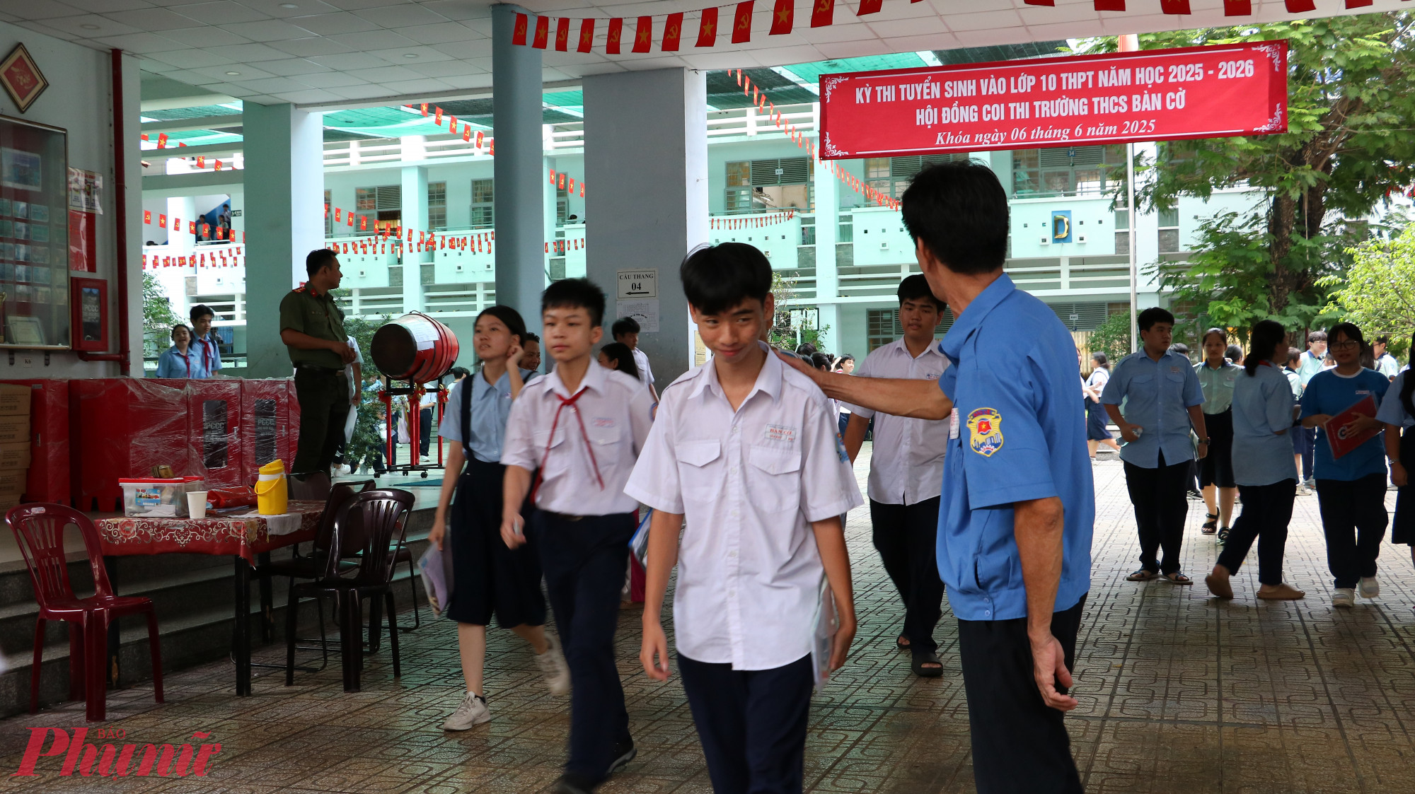 Chú bảo vệ - Ảnh: Trang Thư