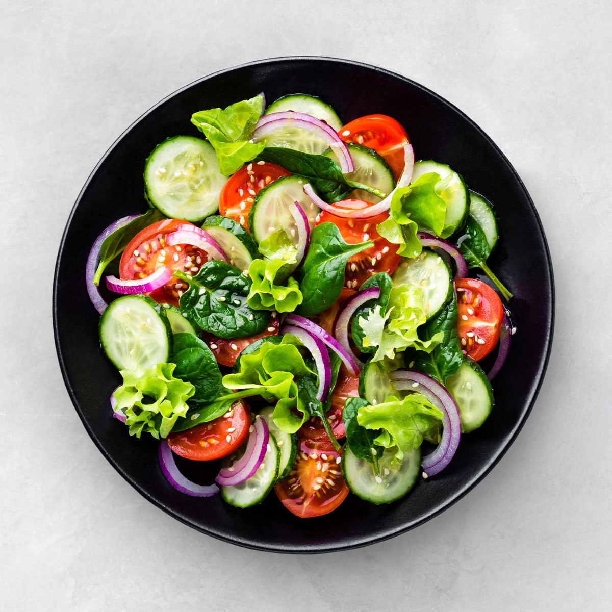 Ăn salad hoặc rau luộc trước khi vào bữa cơm chính thức sẽ có tác dụng tốt cho giảm cân và phòng ngừa tiểu đường