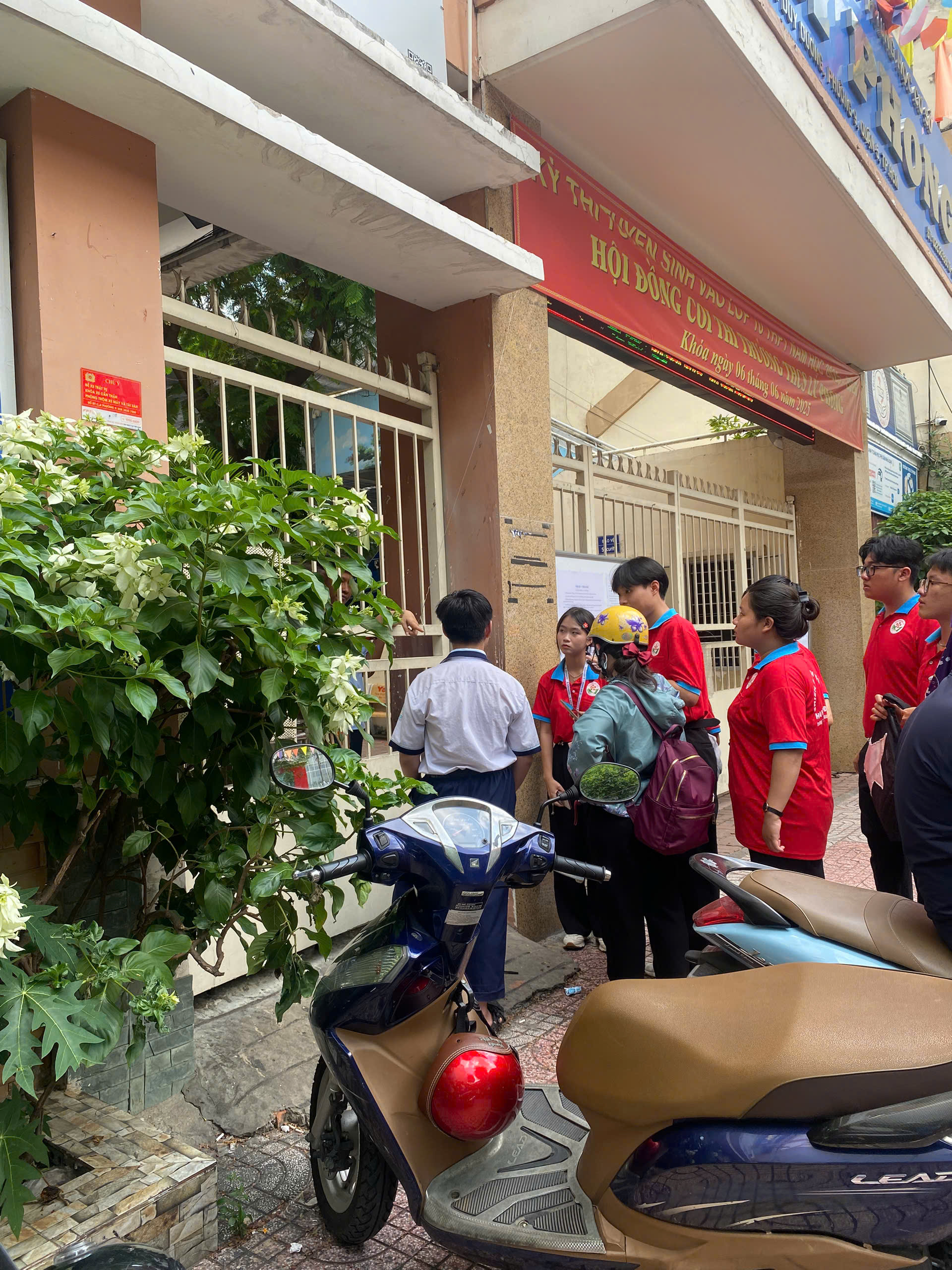 Thí sinh có mặt tại điểm thi nhưng không thể vào phòng thi 