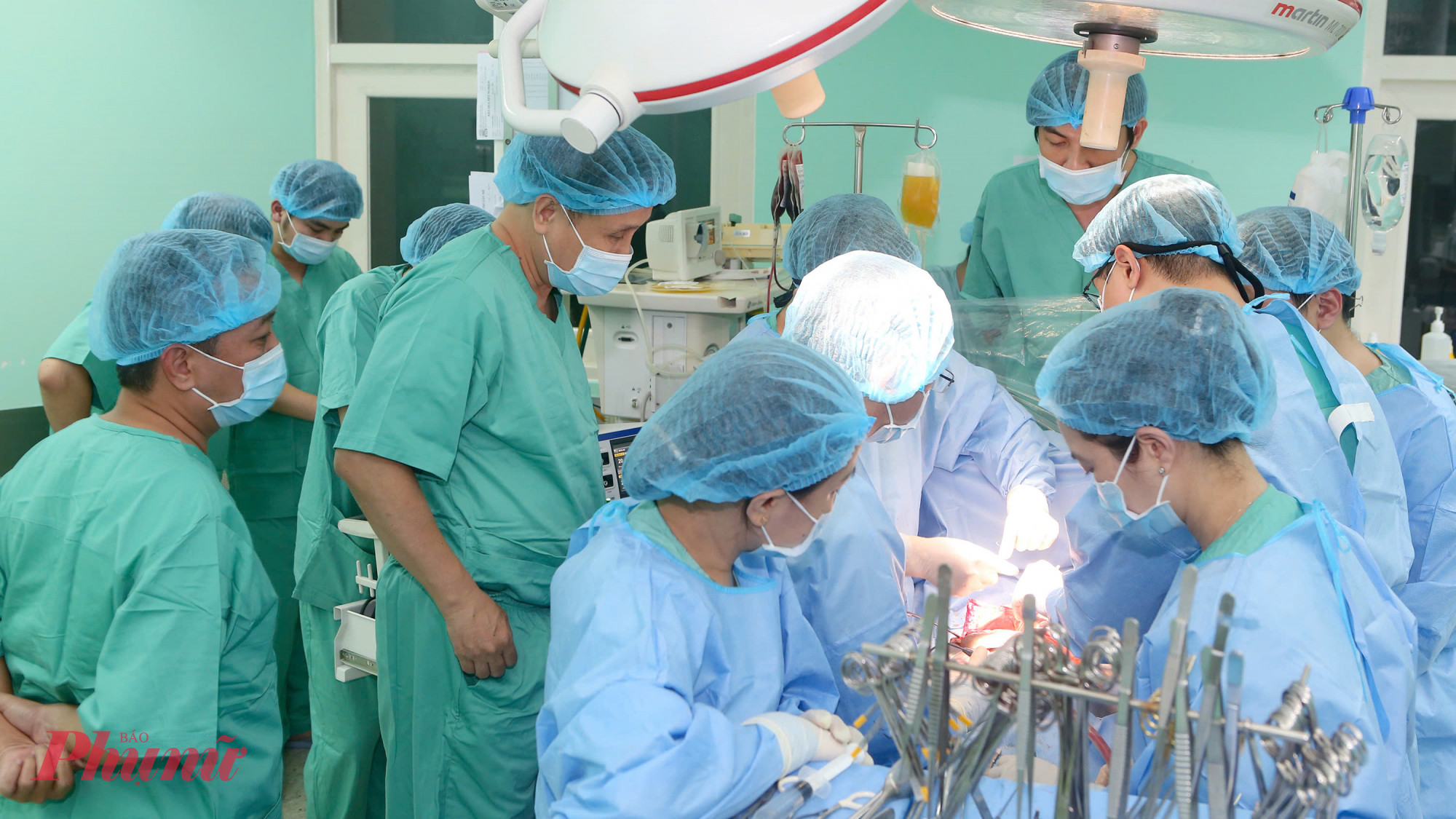 Các bác sĩ ca ghép đã thực hiện thành công, các kỹ thuật hồi sức hiện đại đã được sử dụng để đảm bảo sự sống còn và chức năng gan cho bệnh nhi non nớt
