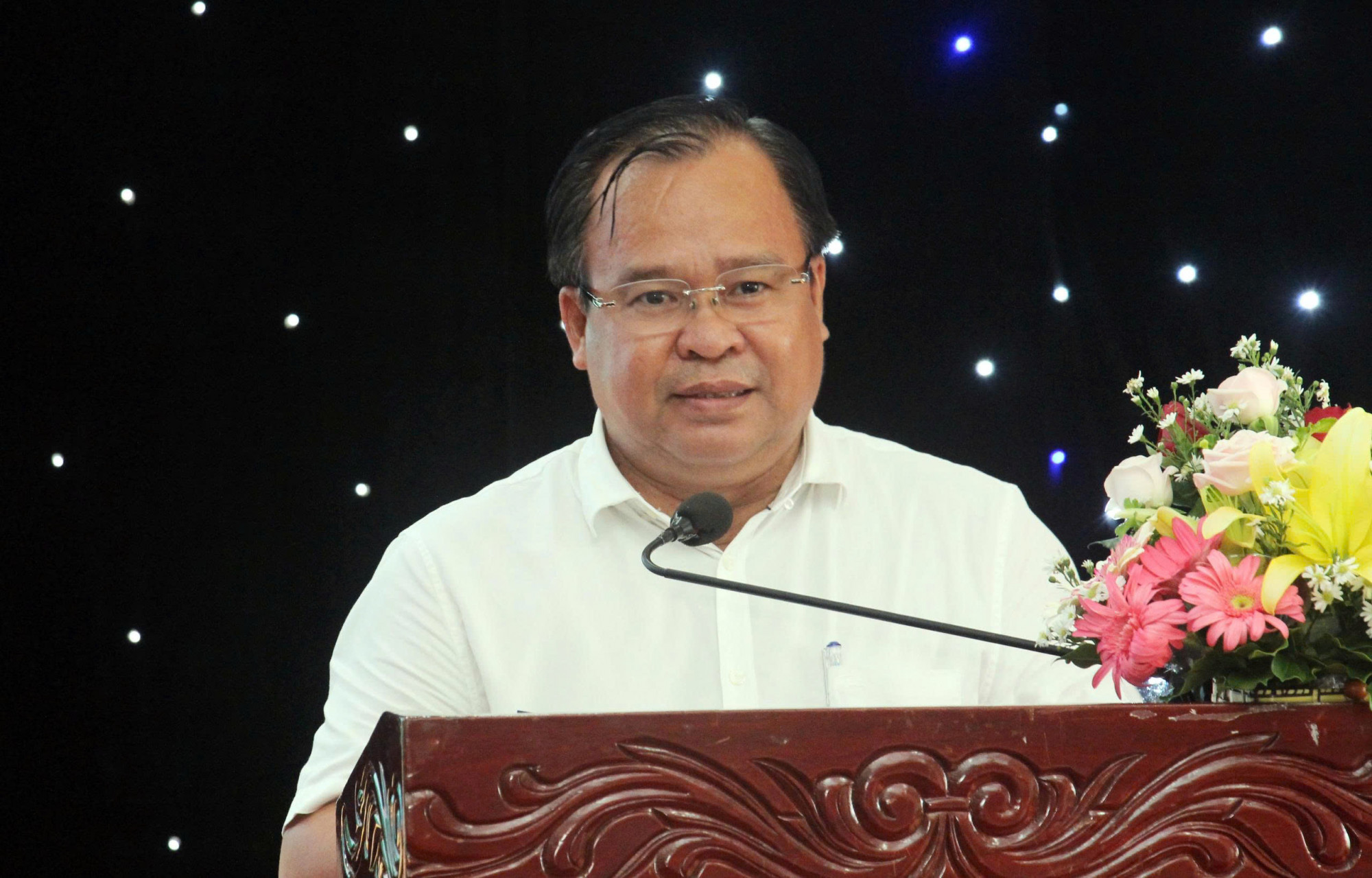 Ông Nguyễn Minh Luân - Phó Chủ tịch UBND tỉnh Cà Mau cùng lãnh đạo các