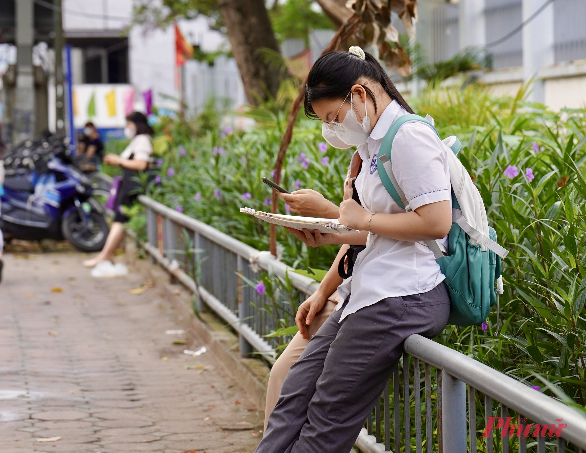 đồng hành cùng con ngay cả trước khi vào phòng thi.