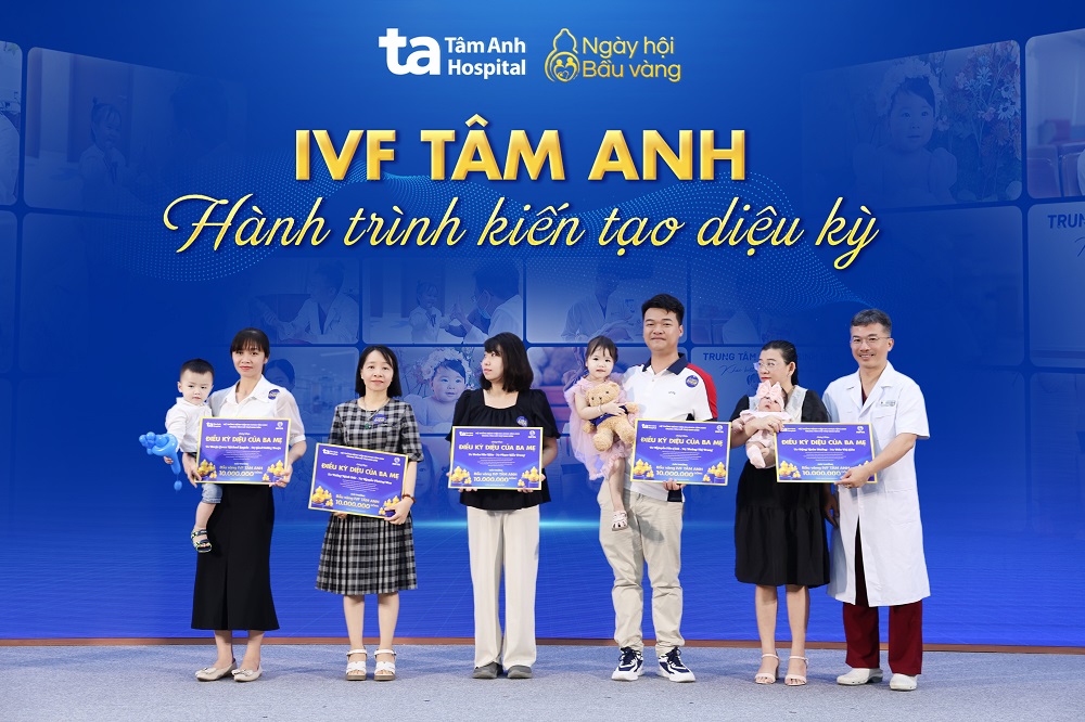 Hàng chục Sổ tiết kiệm Bầu vàng được trao cho các ba mẹ có bài chia sẻ xuất sắc trong chương trình “Điều kỳ diệu của Ba Mẹ” - Ảnh: BVĐK Tâm Anh