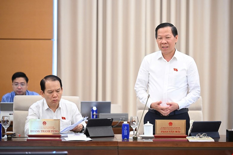 Chủ nhiệm Ủy ban Tài chính - Kinh tế Phan Văn Mãi - ảnh: Media Quốc hội