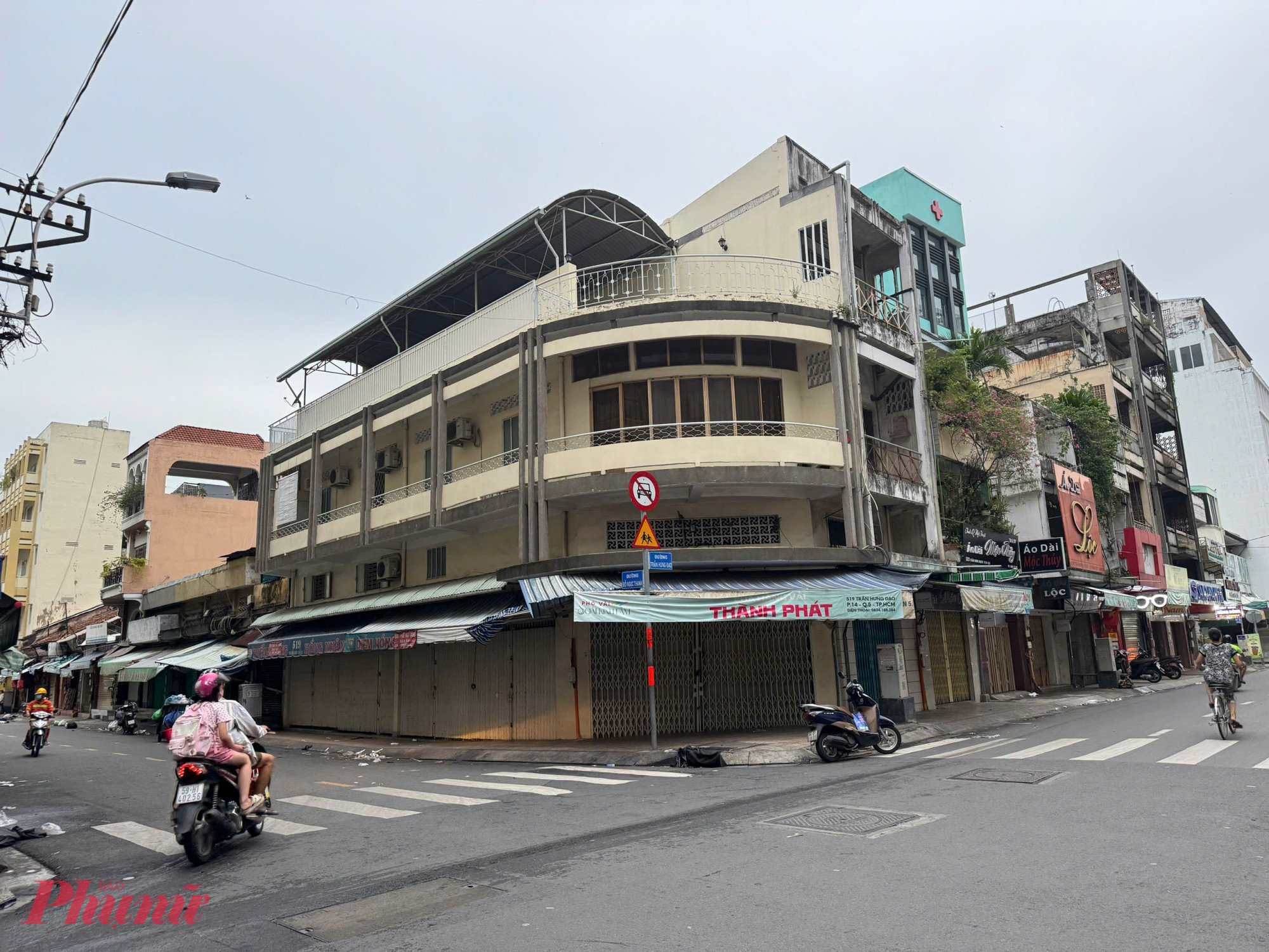 Theo một chủ cửa hàng vải tại đây, theo quy định, người kinh doanh phải kê khai hàng tồn kho trước ngày 1/6/2025 