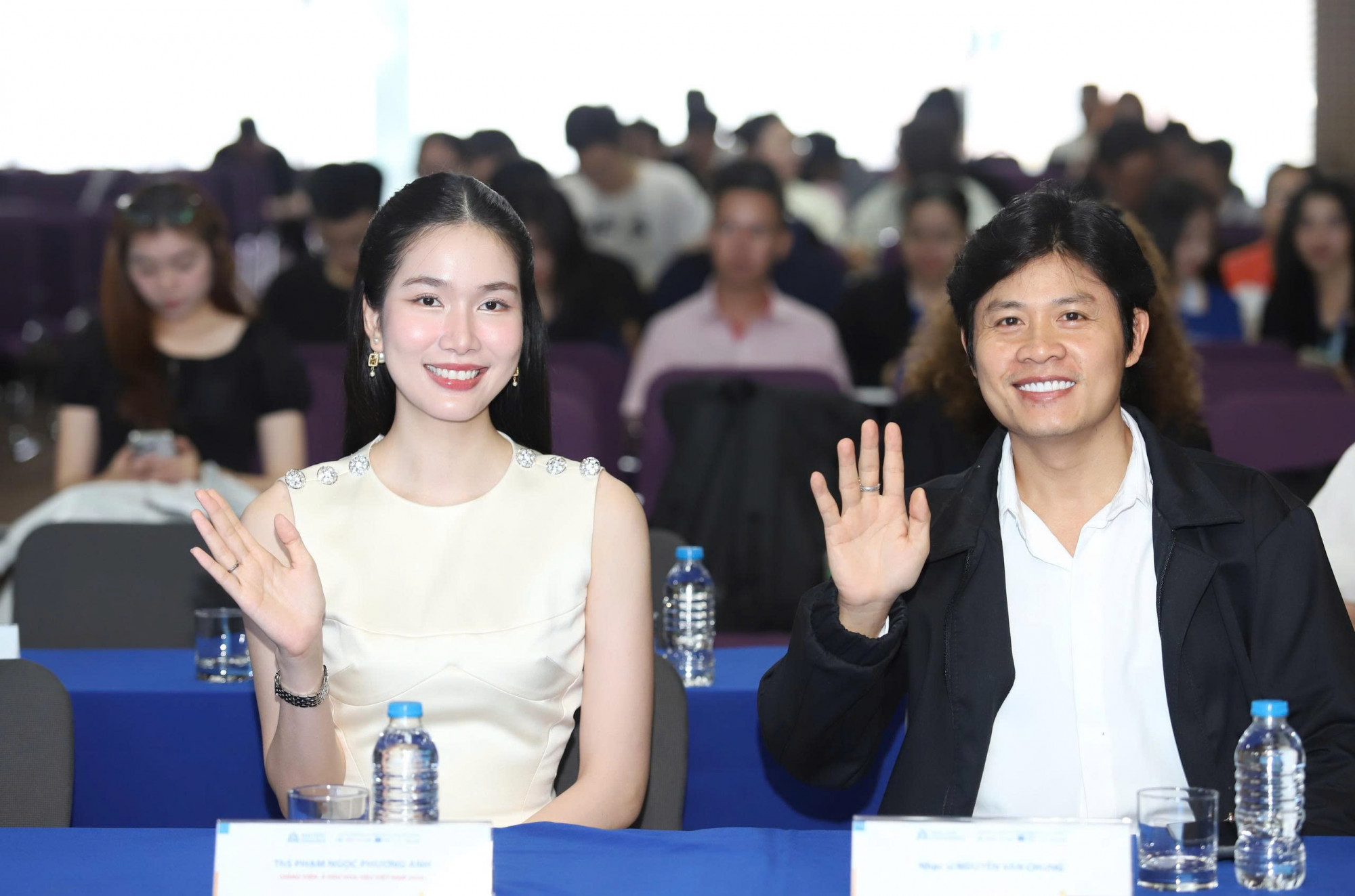 Á hậu Phương Anh và nhạc sĩ Nguyễn Văn Chung tại sự kiện - Ảnh: Ngô Tùng