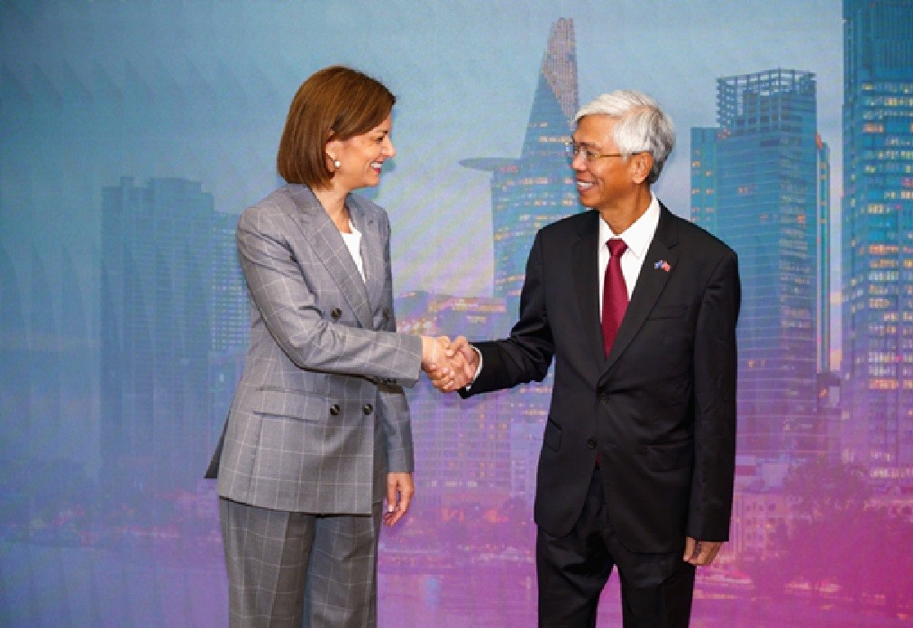 Phó Chủ tịch UBND TPHCM Võ Văn Hoan làm việc với Bà Julie Becker - Giám đốc điều hành Sàn Giao dịch Chứng khoán Luxembourg
