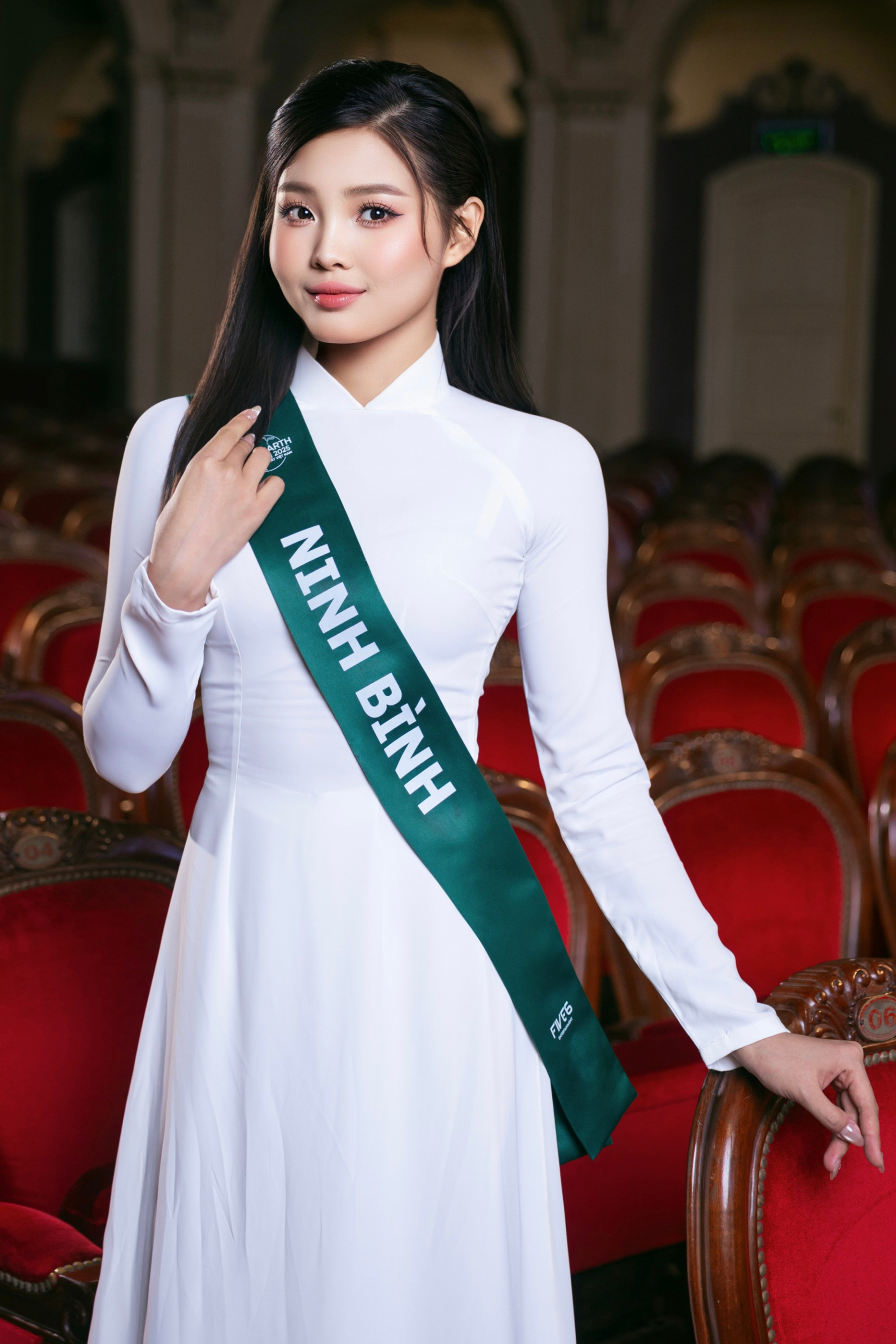 Trần Thuý Vi (SBD: 193, Đồng Tháp) là Á khôi 2 Duyên dáng áo dài Trường THPT Cao Lãnh 1 2022-2023, vào Top 10 Hoa Hậu Hoàn Cầu Việt Nam 2024, Gương mặt đại diện trường Đại Học Tôn Đức Thắng 2024;