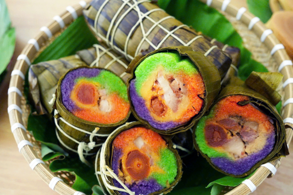 Cô gái có 2 bằng đại học chọn làm người “giữ lửa” bánh quê Chị Kim Cương sở hữu hơn 30 công thức làm bánh dân gian độc đáo - ẢNH: CÁT QUÂN