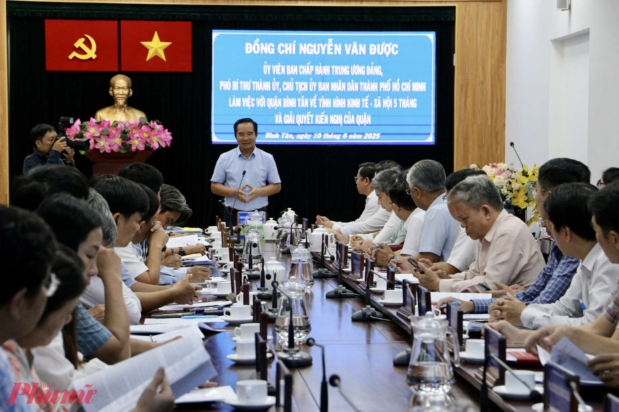 Chủ tịch TPHCM làm việc với Quận Bình Tân về tình hình kinh tế - xã hội 5 tháng và giải quyết kiến nghị của quận - Ảnh: Thanh Tâm