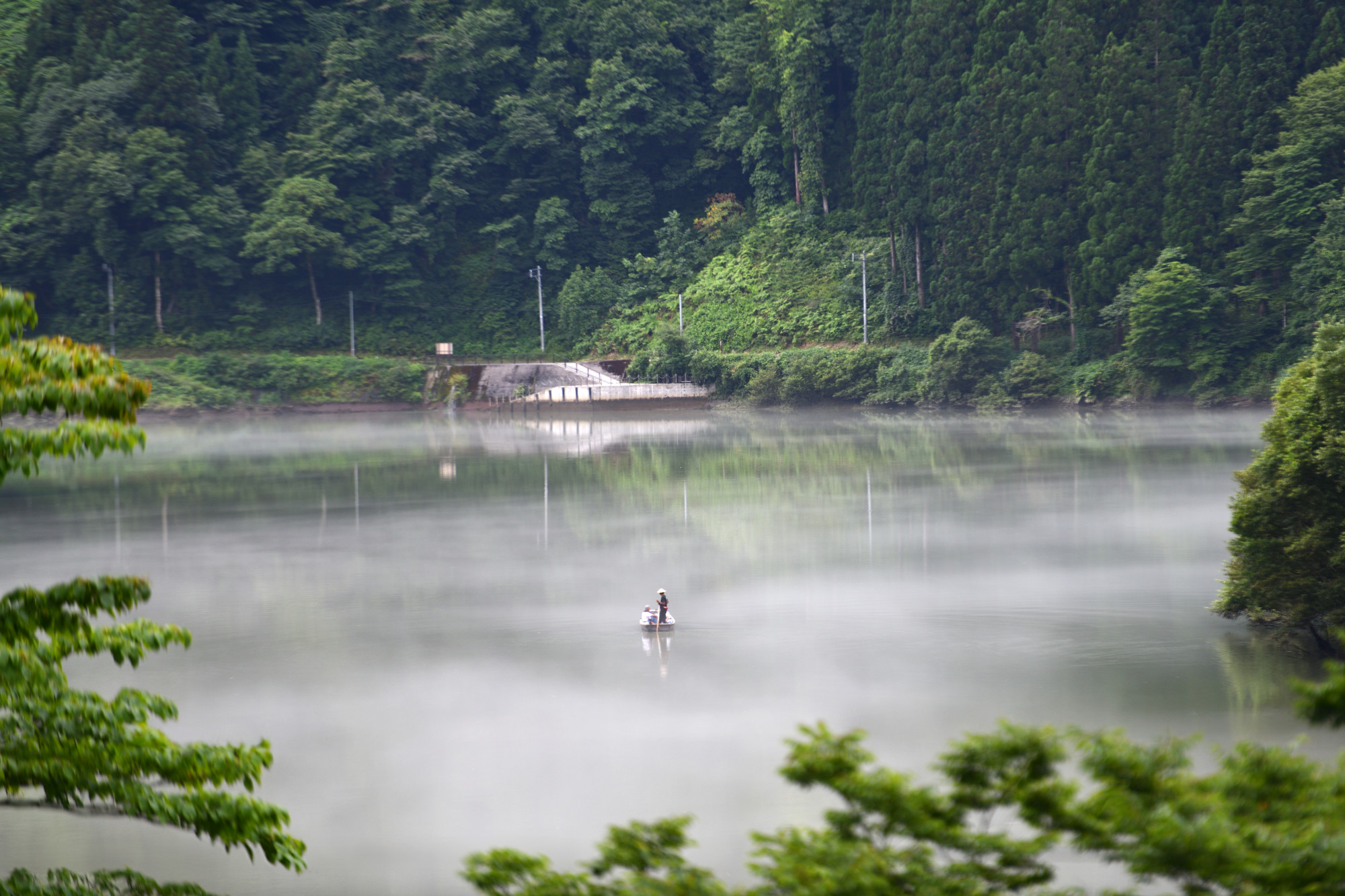 Fukushima mùa hè là bức tranh đầy thi vị, nơi bạn có thể đi giữa sương mờ hẻm núi, ngồi bên hồ nước trong veo, thưởng thức món mì trôi mát lạnh, hái trái ngọt giữa vườn và lắng lòng trước những nghi lễ văn hóa truyền thống. Với lịch trình 3 ngày gợi ý, bạn sẽ có một kỳ nghỉ trọn vẹn: vừa thư giãn giữa thiên nhiên, vừa khám phá văn hóa, ẩm thực – và mang về thật nhiều ký ức ngọt lành.