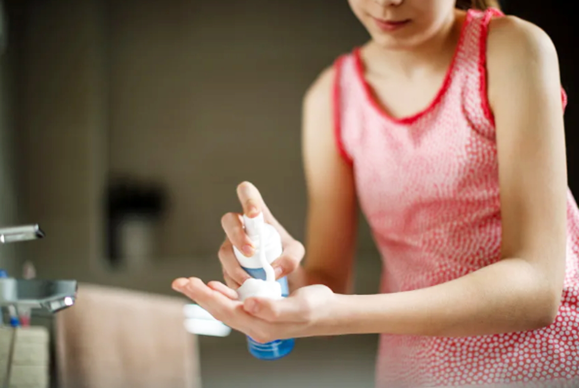Trẻ em chia sẻ thói quen chăm sóc da hằng ngày của chúng trên mạng xã hội - Nguồn ảnh: Getty Images