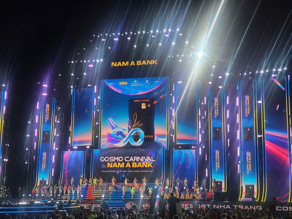 “Cosmo Carnival Show by Nam A Bank” mang đến những màn trình diễn mãn nhãn cho du khách trong và ngoài nước
