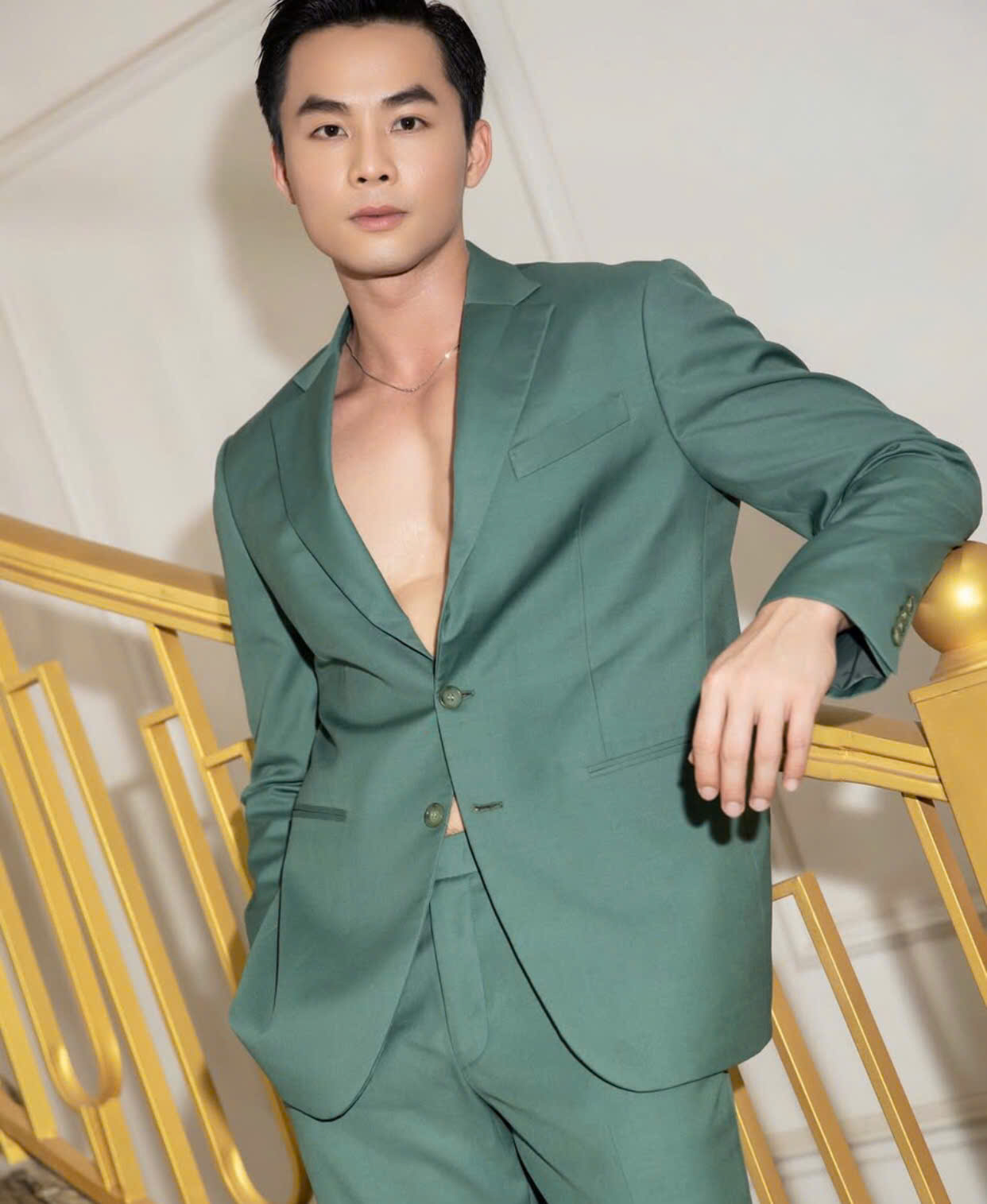  Trước đó, trong sự kiện send off, chàng trai quê Bến Tre bày tỏ quyết tâm cao khi lần thứ 3 “mang chuông đi đánh xứ người”. Anh cho biết dù hành trình có nhiều thử thách song bản thân hy vọng có thể mang hình ảnh người đàn ông Việt Nam bản lĩnh, nhân ái ra thế giới. 