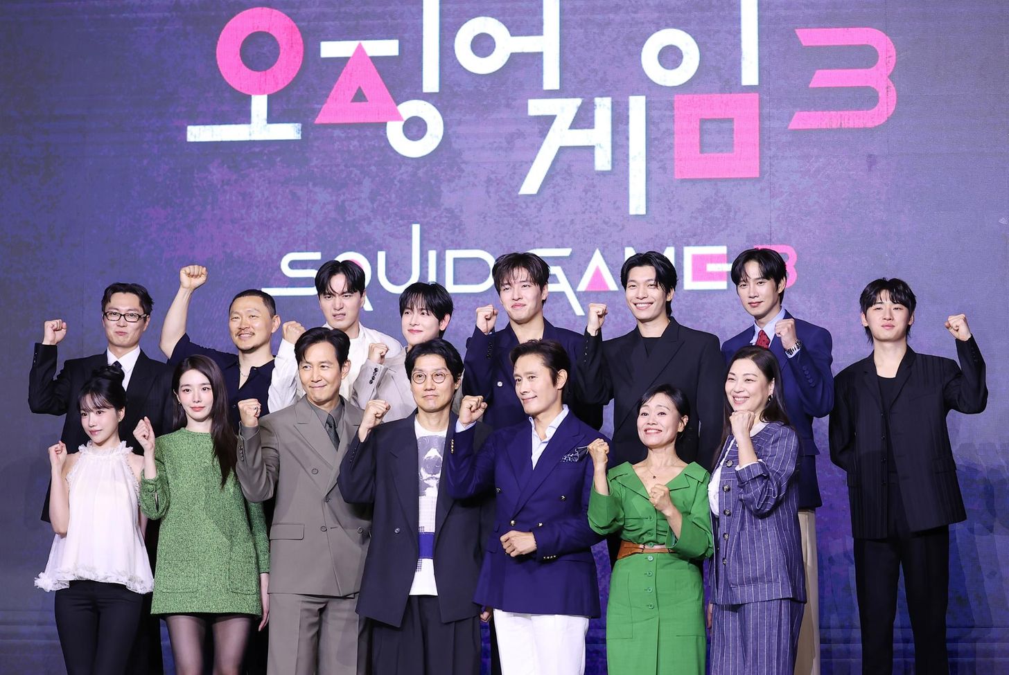 Các thành viên của Squid Game Phần 3 tạo dáng trong buổi họp báo tại Seoul Dragon City ở Quận Yongsan, Thứ Hai. Yonhap