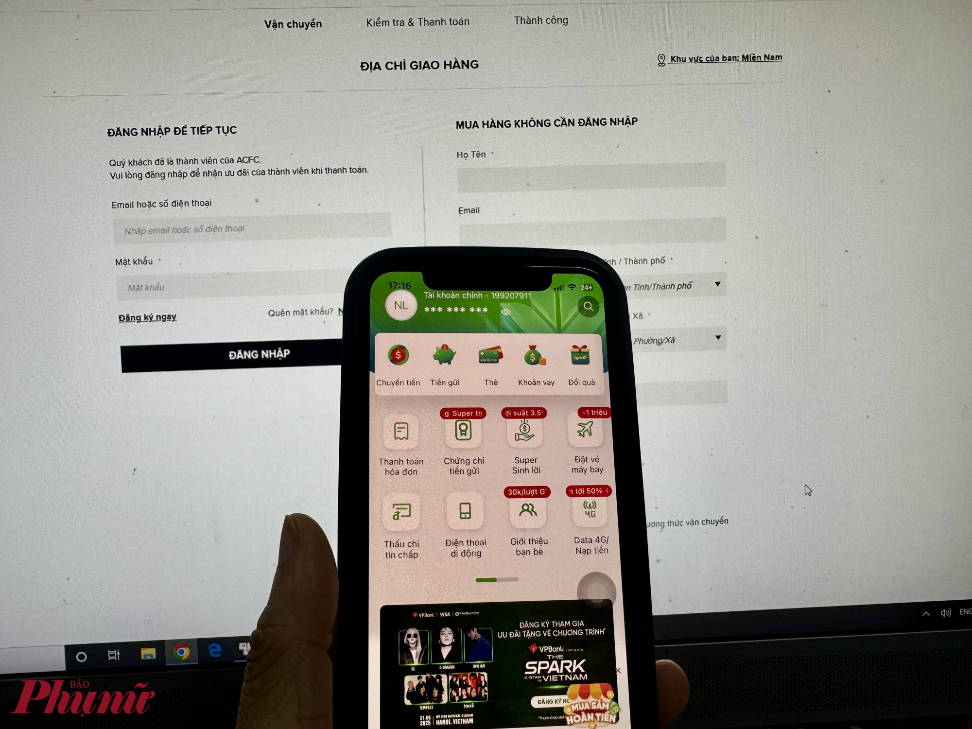 Khách hàng có thể lên ứng dụng ngân hàng để đăng ký Click to Pay - Ảnh: Thanh Hoa