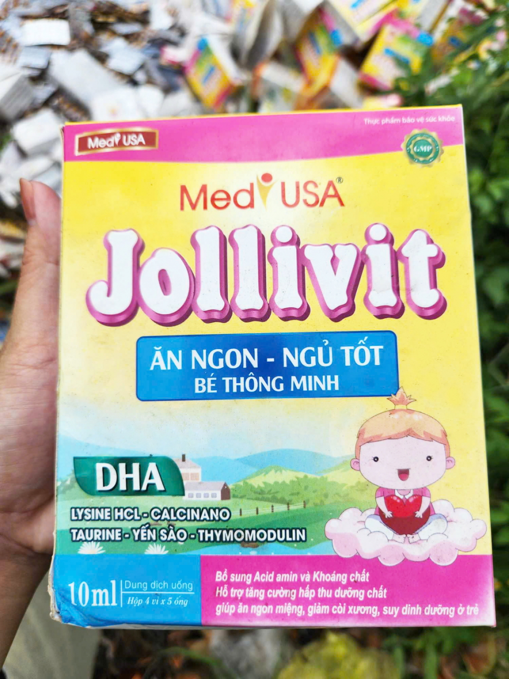 Thực phẩm chức năng giả bị đổ đống, ai chịu trách nhiệm? Chị D. phát hiện sản phẩm Jollivit mà chị cho con uống cũng là một trong các sản phẩm bị đổ đống