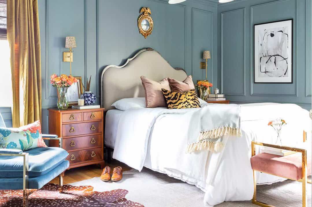 3. Lựa chọn nội thất và phụ kiện mang phong cách vintage hoặc boho Phong cách vintage và boho đang rất được ưa chuộng bởi sự nhẹ nhàng, lãng mạn và phóng khoáng. Bạn có thể chọn những món đồ nội thất có màu sắc trung tính, chất liệu tự nhiên như gỗ, mây, tre kết hợp cùng các phụ kiện như gối ôm, thảm trải sàn họa tiết thổ cẩm, rèm cửa ren hoặc vải voan mềm mại - Ảnh: T.S