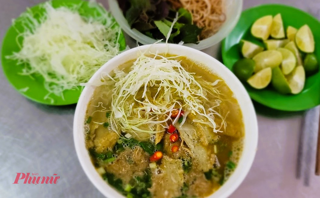 Bắp cải bào là rau ăn kèm không thể thiếu.