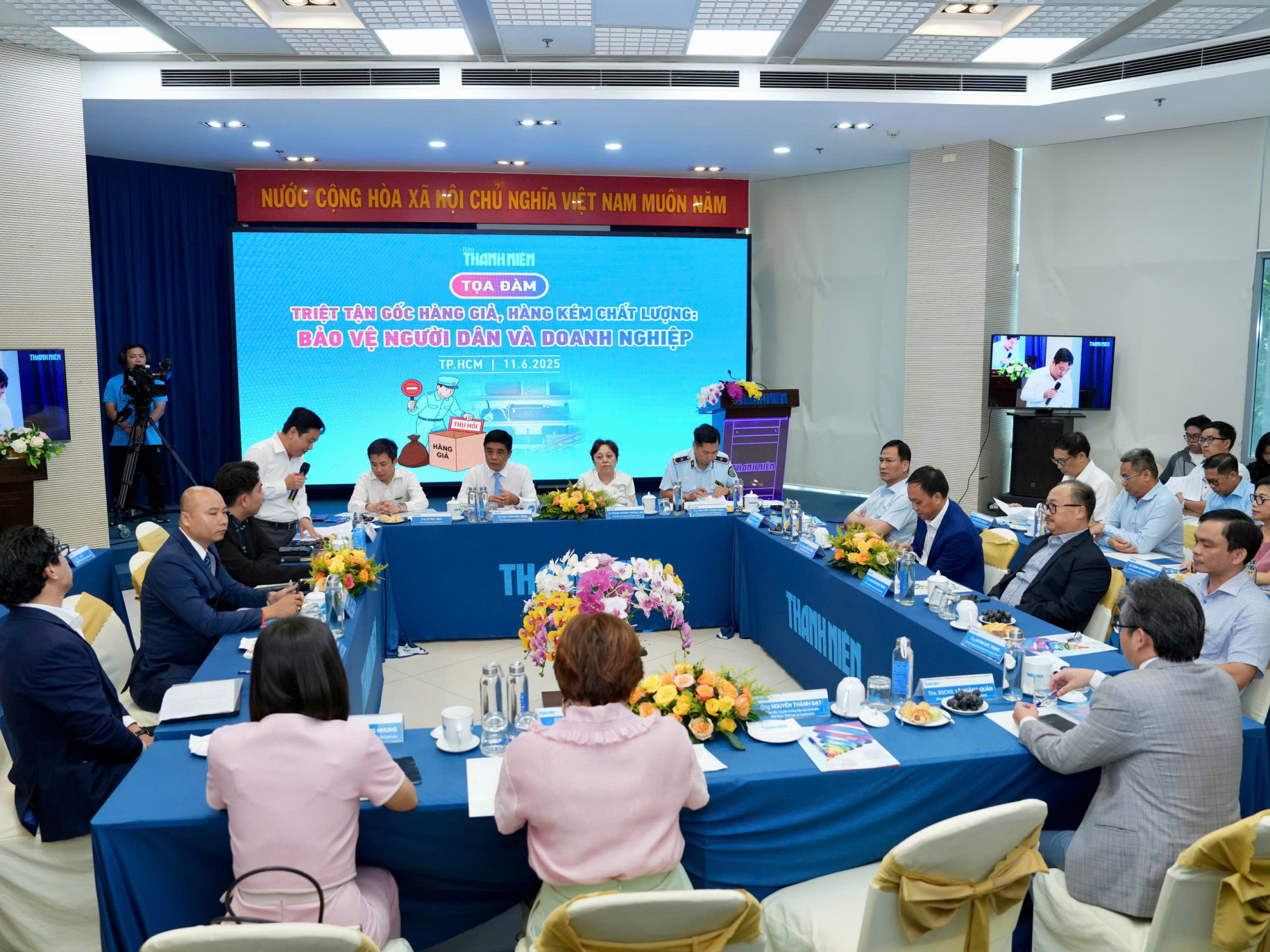 Các chuyên gia, doanh nghiệp tham dự tọa đàm 