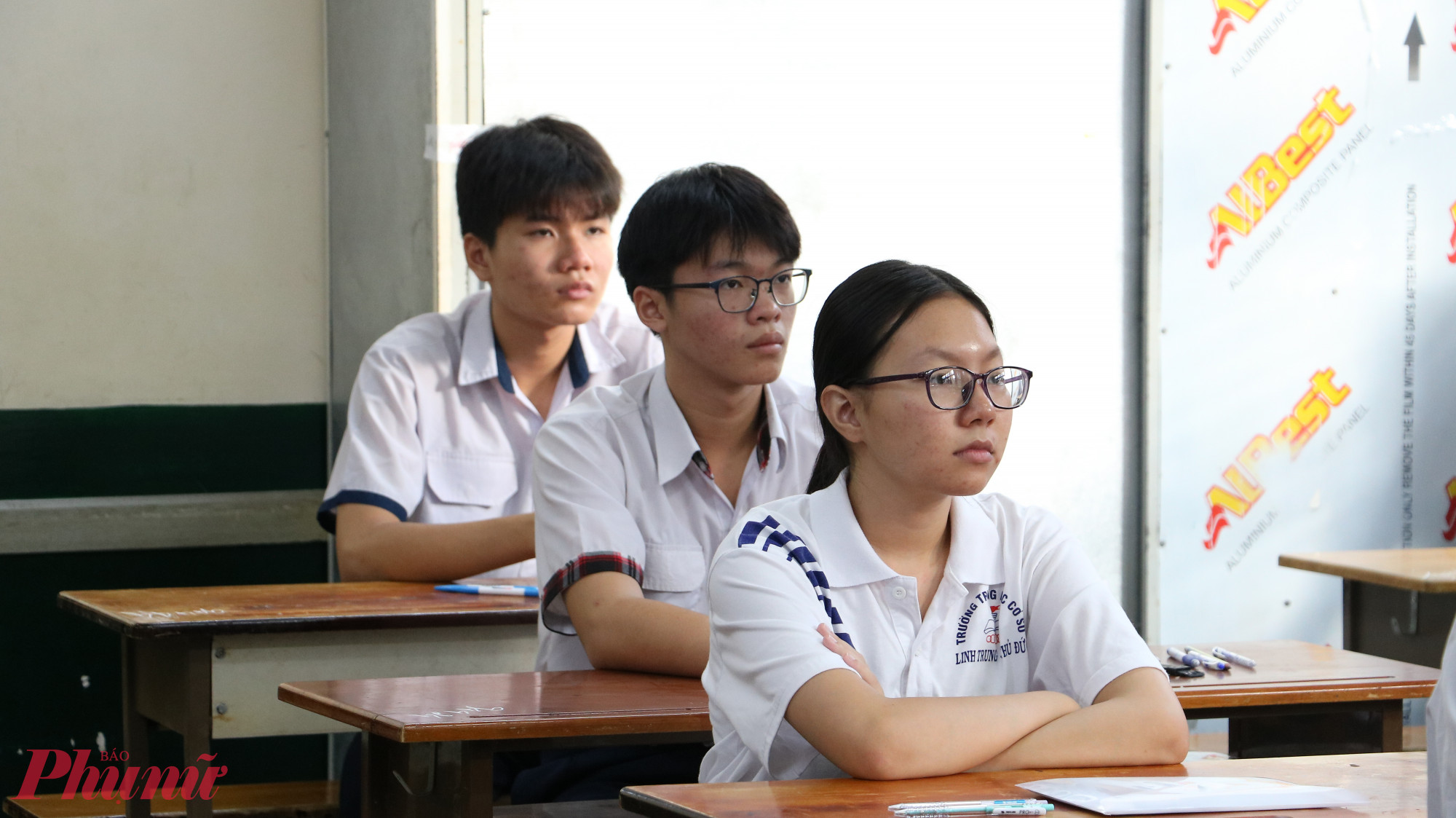 Thí sinh tại điểm thi Trường THCS Ngô Tất Tố (quận Phú Nhuận) có mặt từ sớm