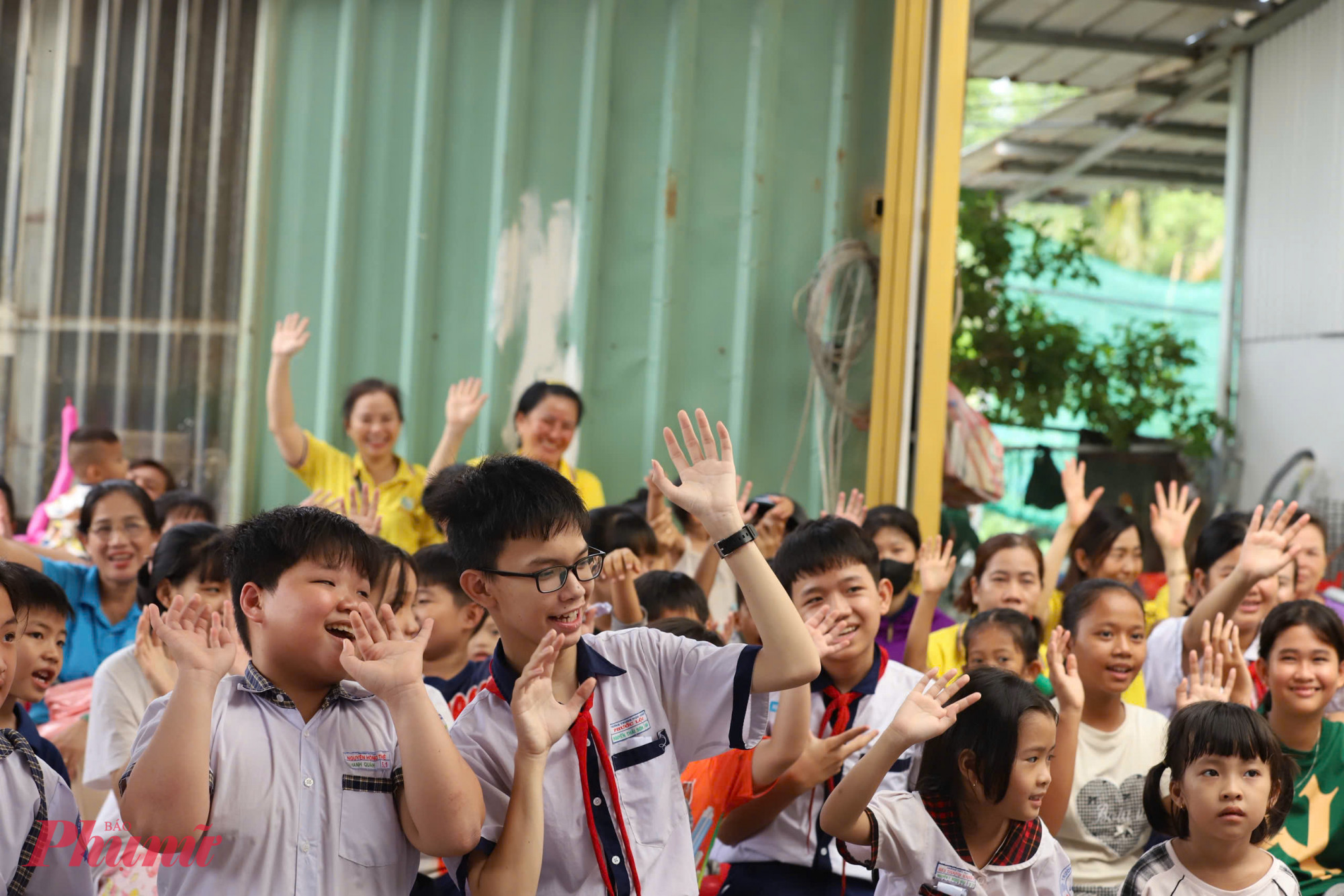 Các em học sinh ở xã Phước Lộc, huyện Nhà Bè hào hứng khi tham gia chương trình.
