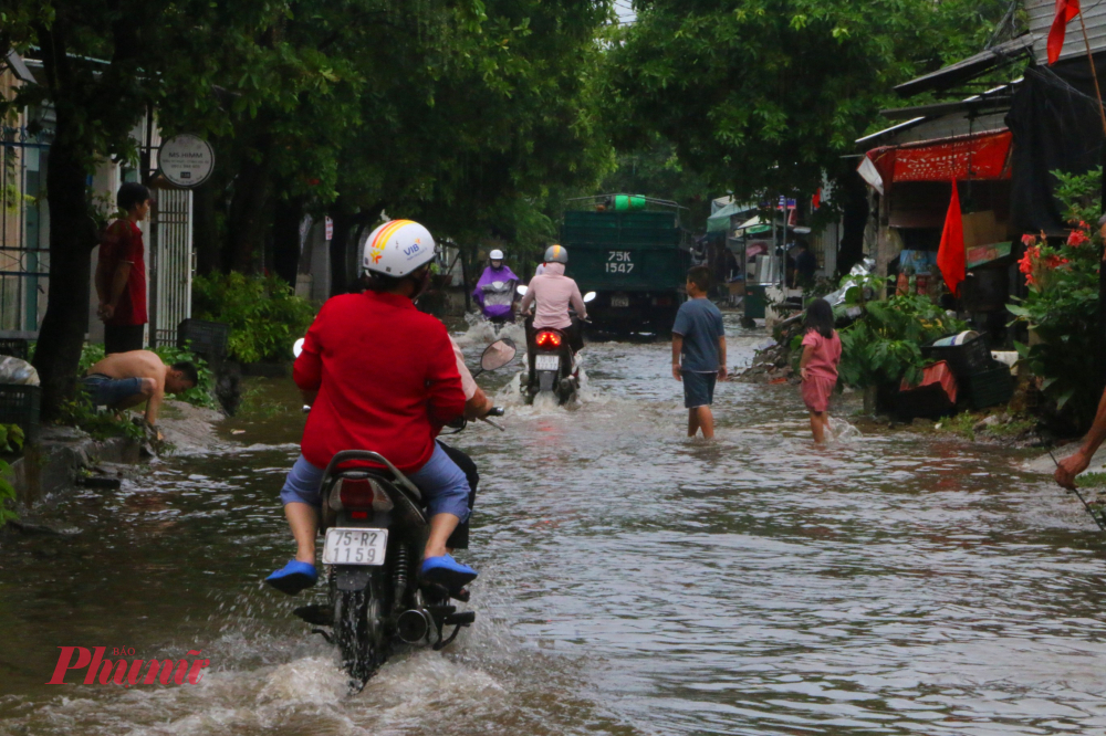 Để chủ động ứng phó với ATNĐ có khả năng mạnh lên thành bão trên Biển Đông; thực hiện Công điện số 2969/CĐ-BNNMT Ban chỉ huy PCLB-TKCN TP Huế Chuẩn bị sẵn sàng lực lượng, phương tiện, trang thiết bị để cứu hộ, cứu nạn khi có yêu cầu.