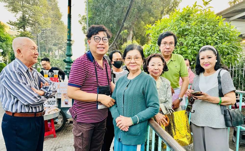 Thời gian qua, NSND Kim Cương và Hội Sân khấu TPHCM đã tổ chức 2 đợt khám, tầm soát bệnh miễn phí cho hơn 20 nghệ sĩ lão thành, nghệ sĩ, công nhân, hậu đài sân khấu già yếu, có hoàn cảnh khó khăn - Ảnh: HSK